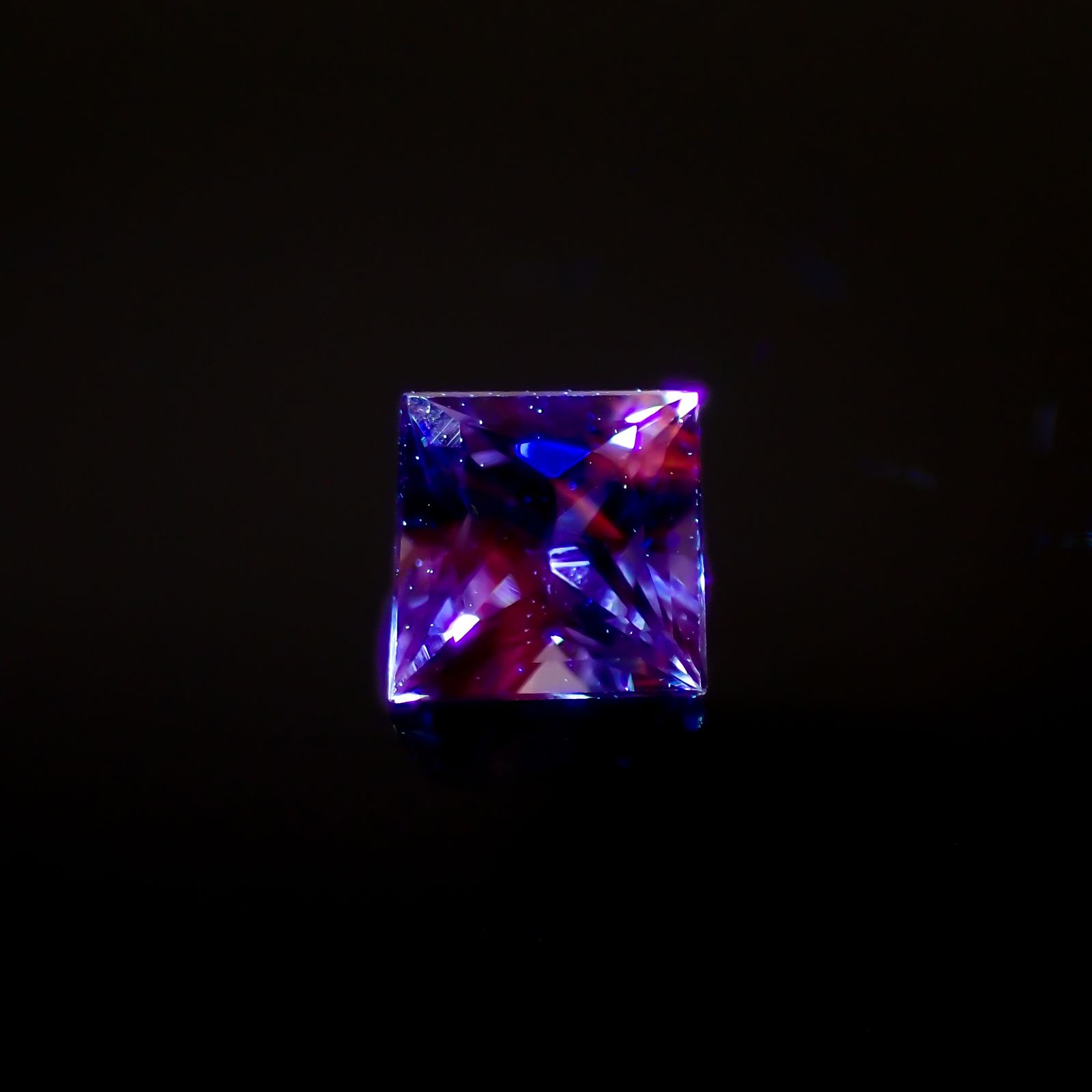 ◇プリンセスカット◇サファイア(宝石名サファイア)スリランカ産 0.18ct 識別済[230622457]3.1x3.1mm前後