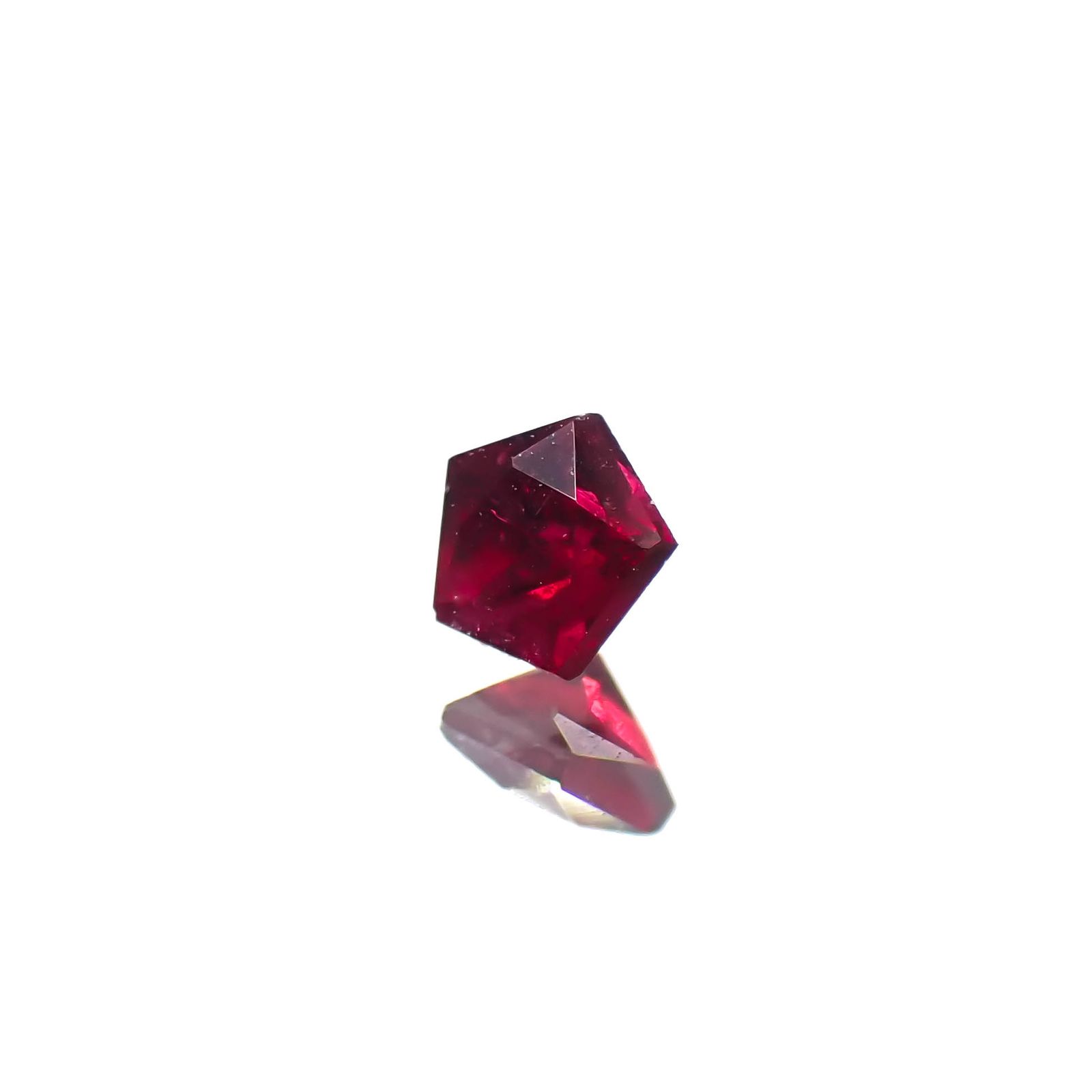 ◇ペンタゴンカット◇ルビー(宝石名ルビー)モザンビーク/ミャンマー産 0.11ct 識別済[231225037]2.7x2.9mm前後