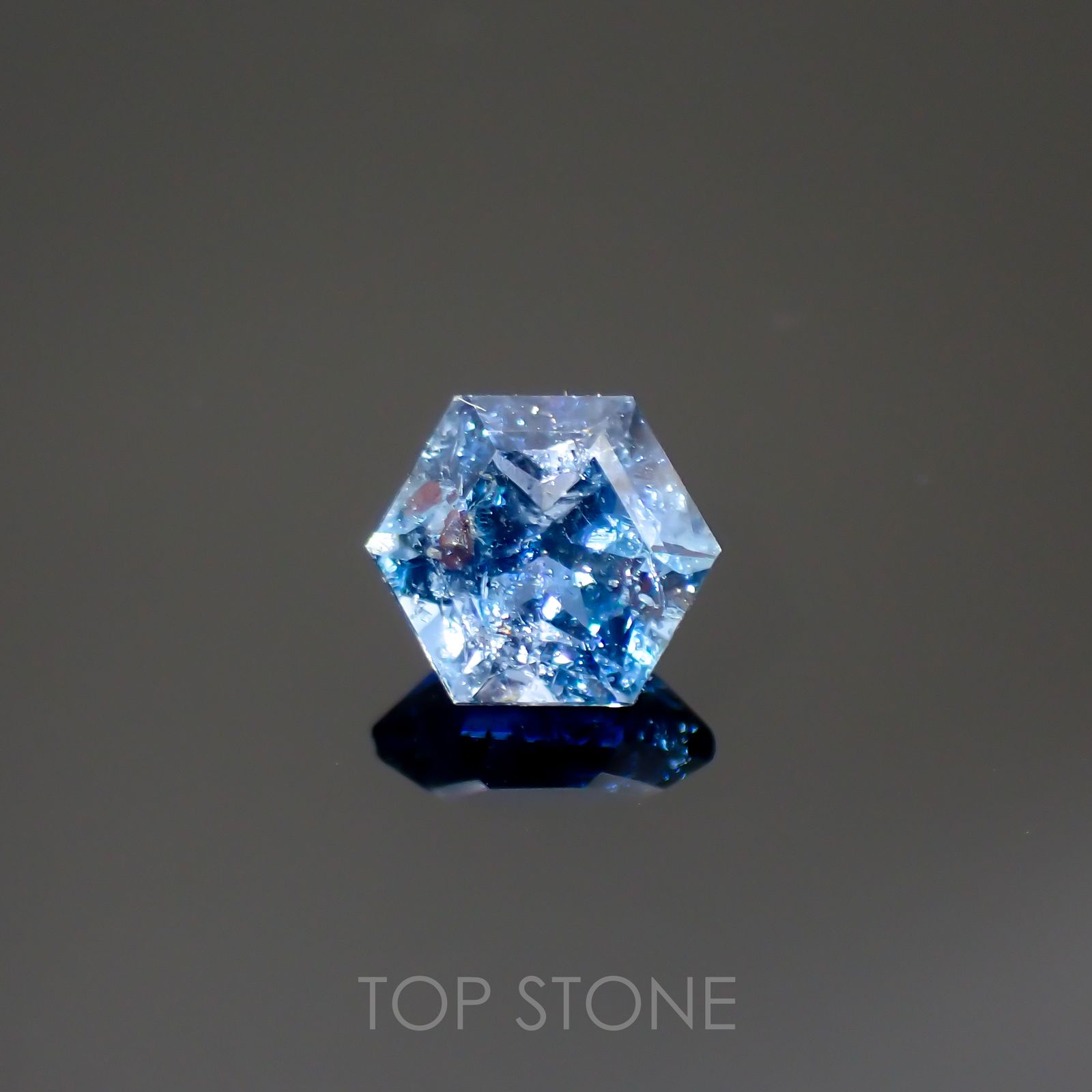 ◇ヘキサゴンカット◇サンタマリアアクアマリン(宝石名アクアマリン)ブラジル産 0.61ct 識別済[220114667]5.2x5.1mm前後