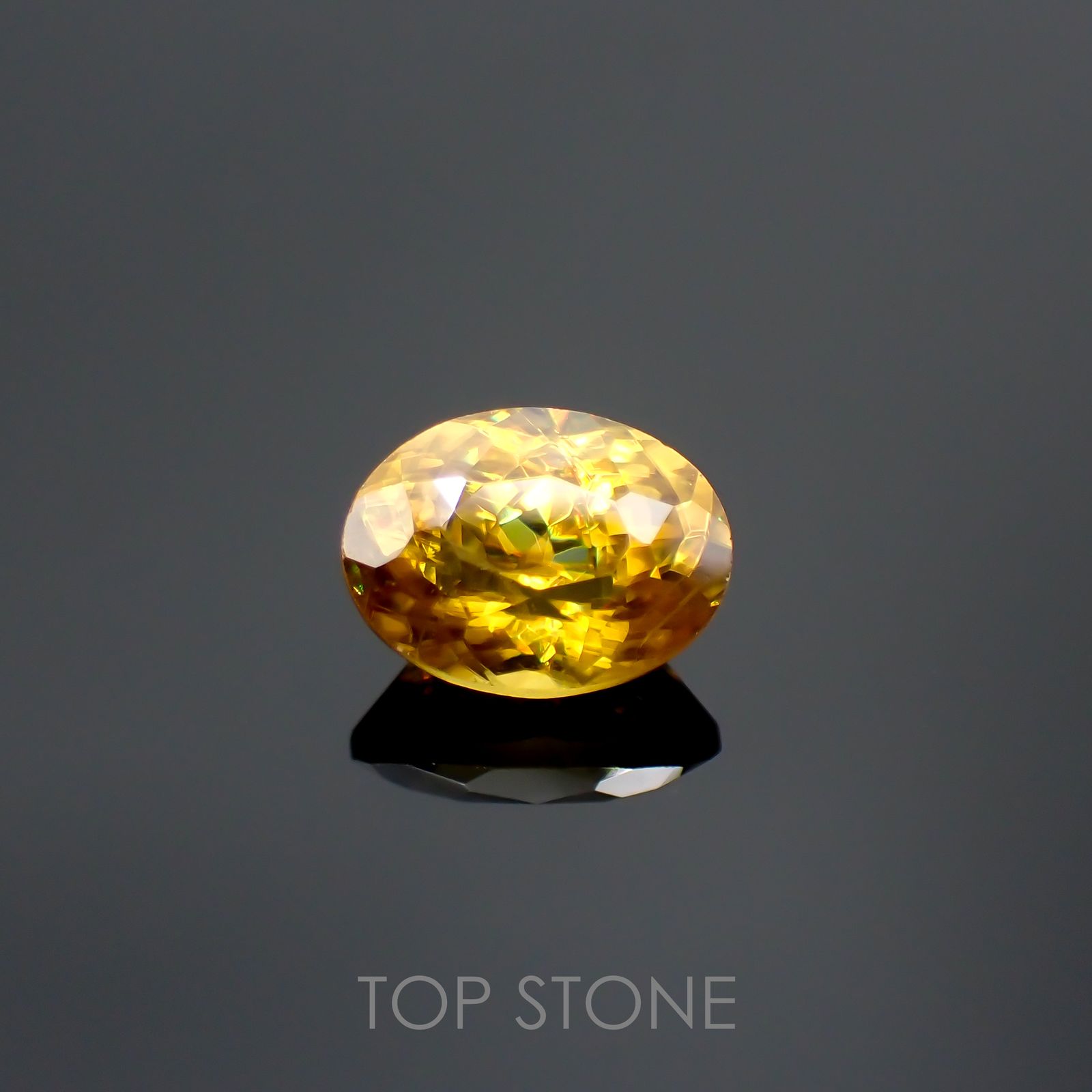 ゴールデンスフェーン マダガスカル産 ルース 1.48ct[210812759]7.8×5.7mm前後