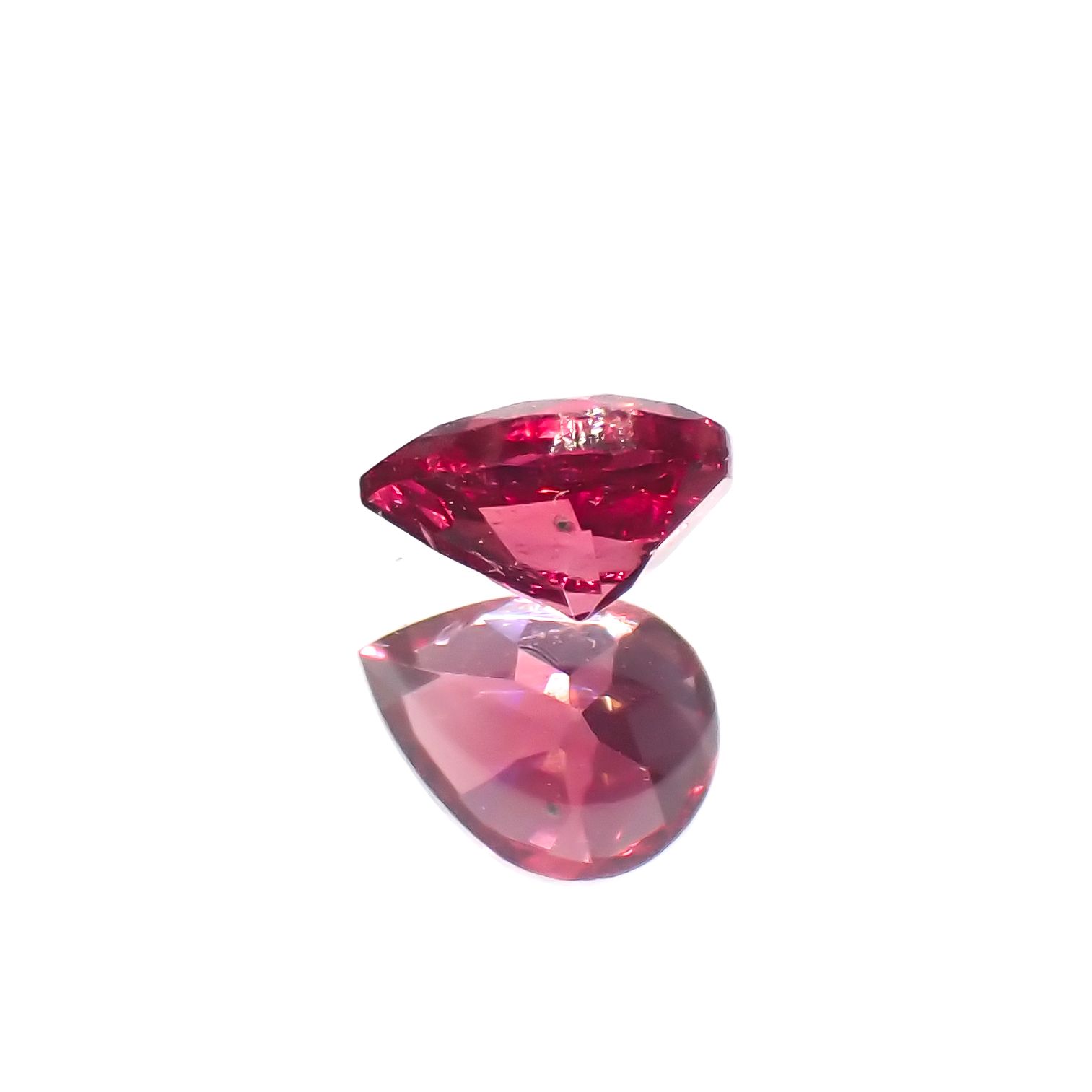 レッドスピネル(宝石名スピネル)タンザニア産 0.19ct 識別済[230522106]4x3.1mm前後