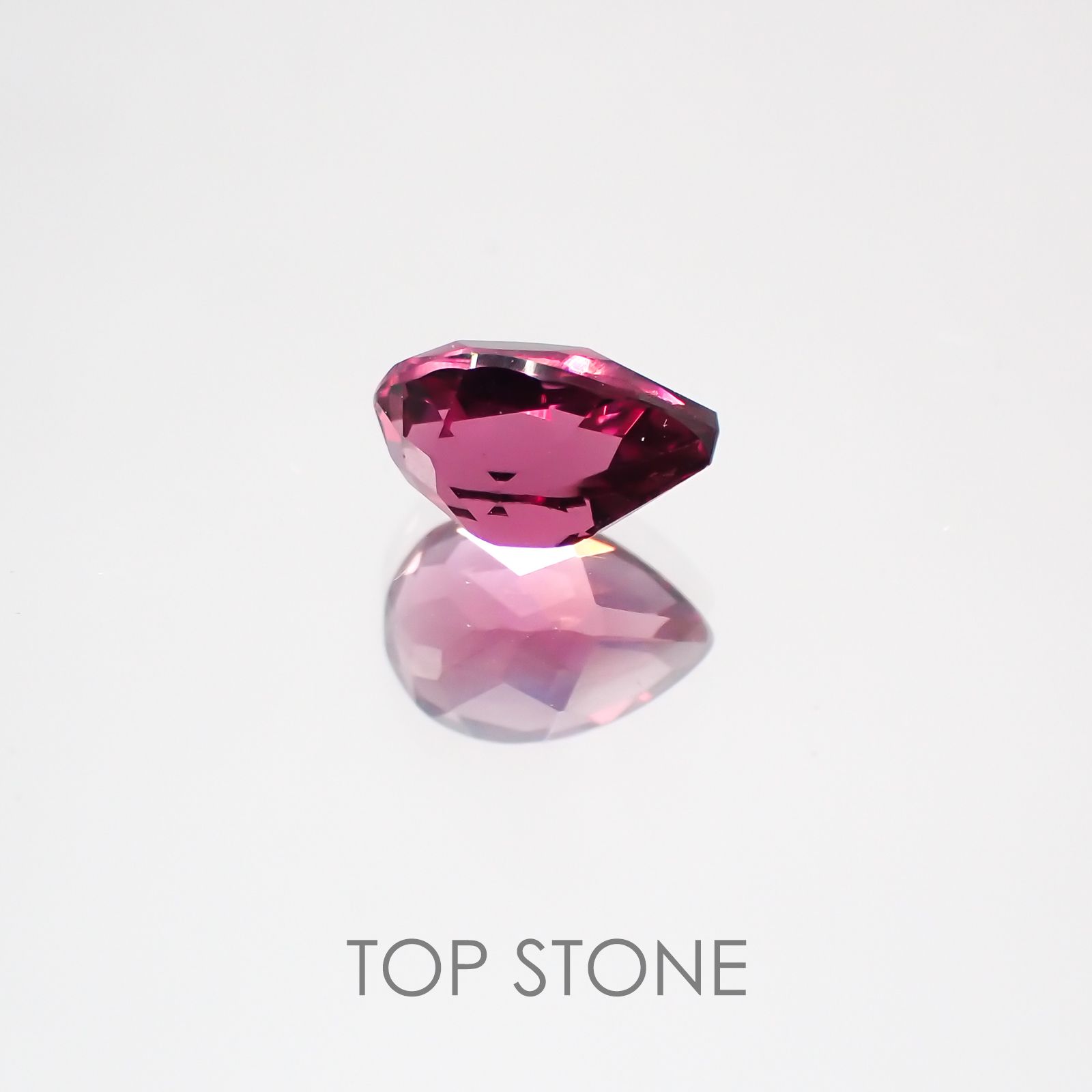カラーチェンジマラヤガーネット タンザニア産 ルース 0.9ct[21059659]6.6×4.6mm前後