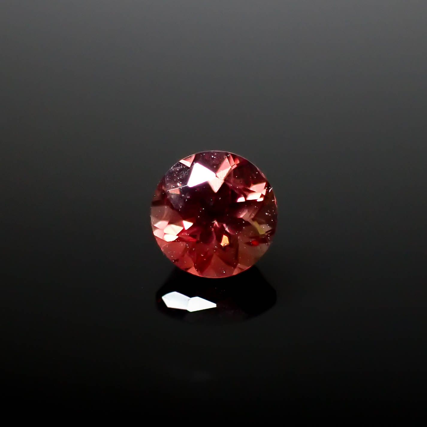 アンデシン モンゴル産 0.49ct [250129704]5.1x5.1mm前後