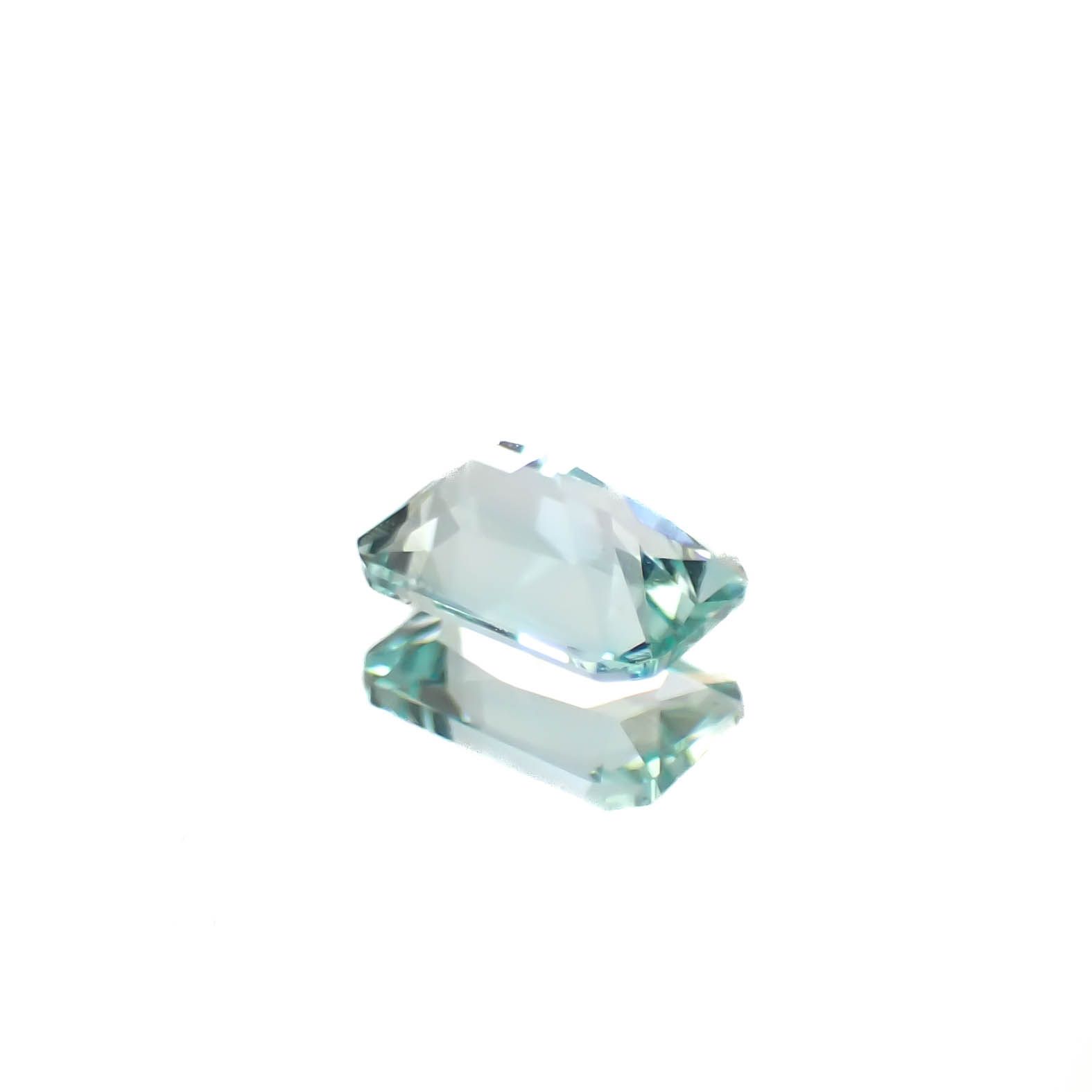 ミントベリル ナイジェリア産 0.37ct [250430197]5.7x3.6mm前後