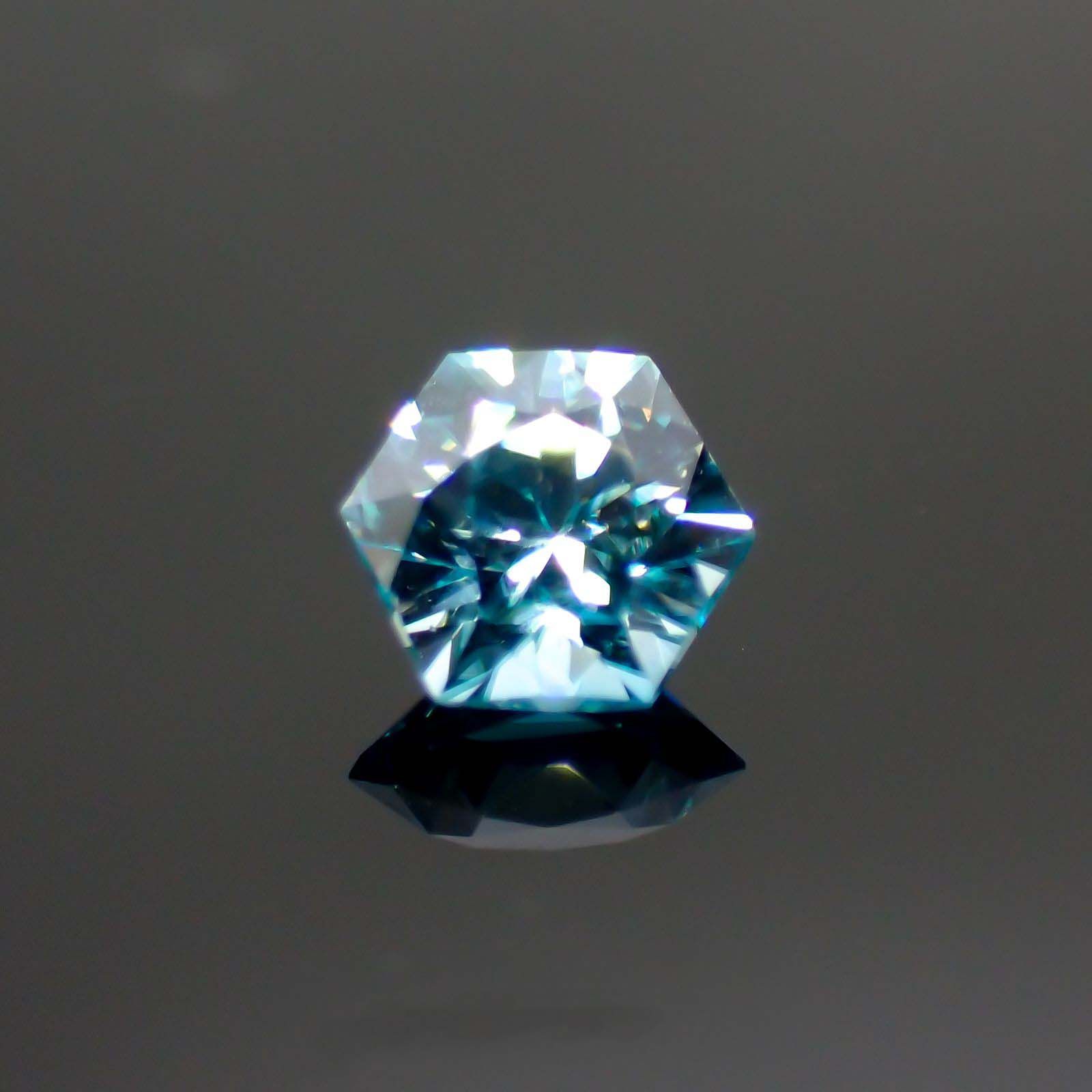 ◇ヘキサゴンカット◇ブルージルコン(宝石名ジルコン) カンボジア産 0.81ct 識別済[211013363]4.9×4.9mm前後