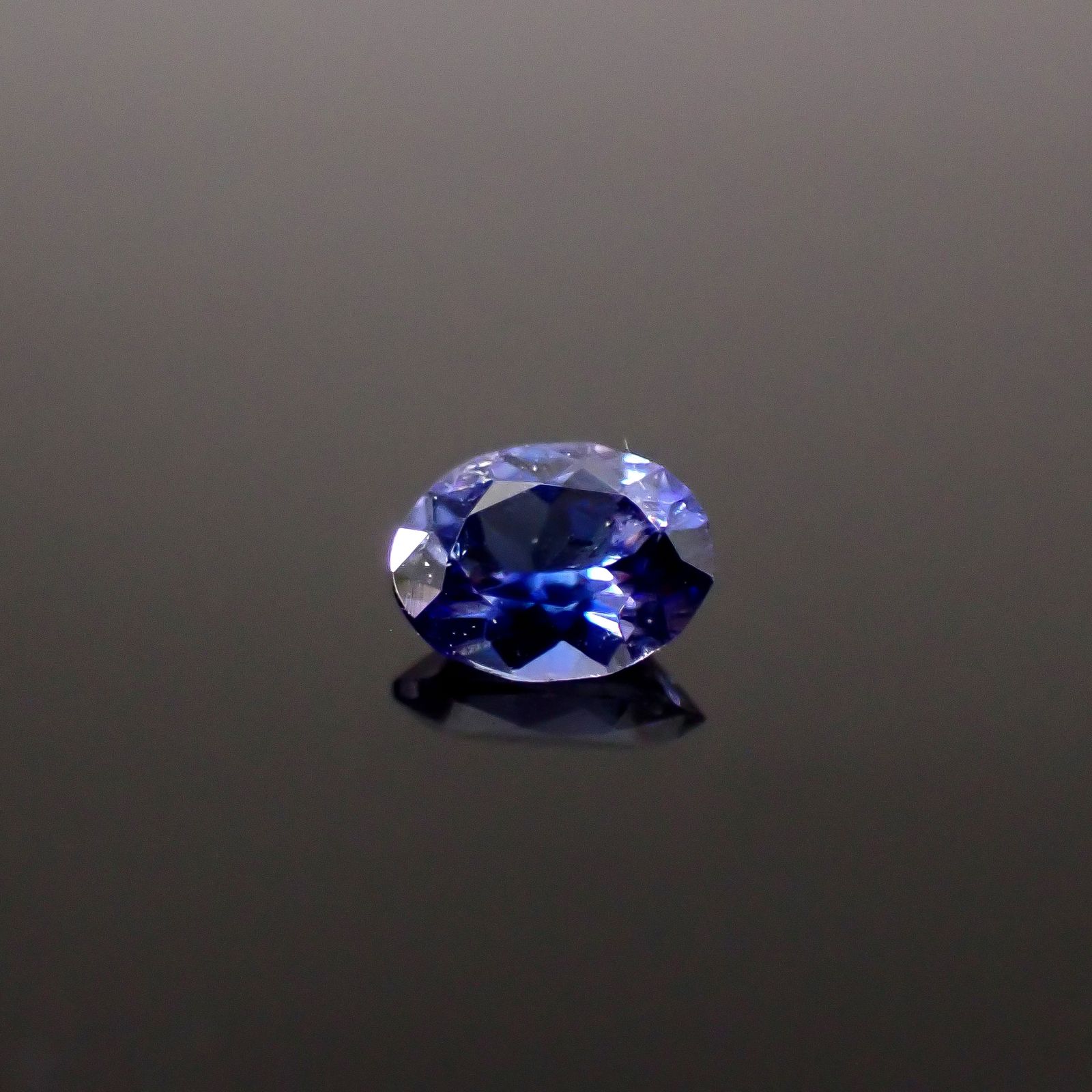 ベニトアイト アメリカ・カリフォルニア州産 0.16ct / 4x3mm前後 [251231462]