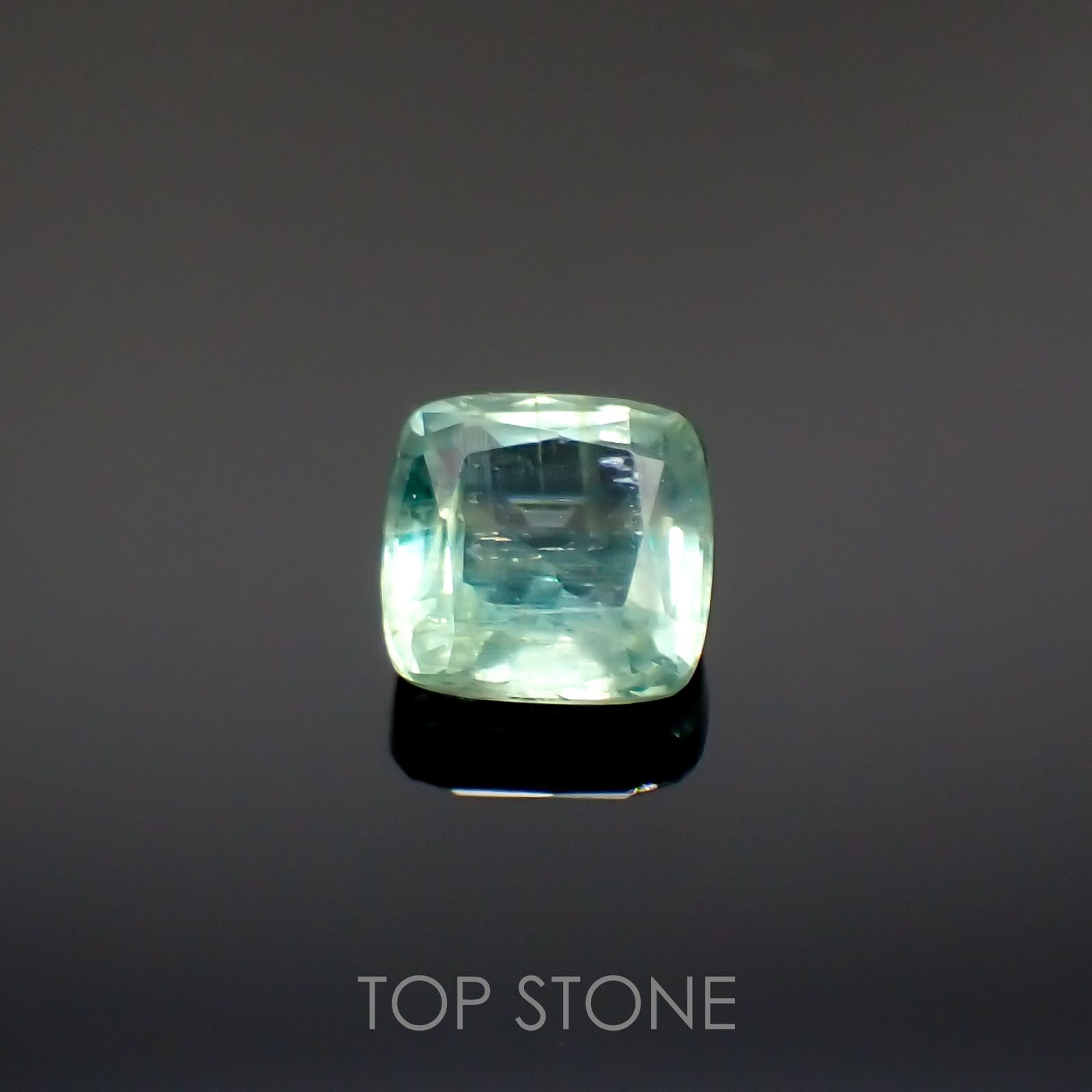 バイカラーカイヤナイト(宝石名カイヤナイト)ネパール産 1.21ct 識別済[220115370]5.9x5.7mm前後