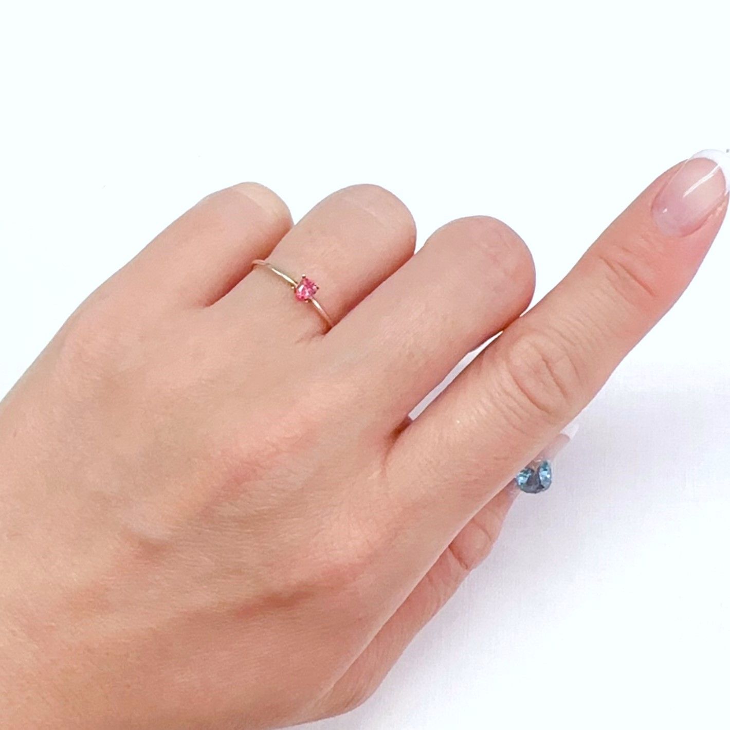 ホットピンクスピネル タンザニア・マヘンゲ産 0.15ct[240327002]3.9x2.8mm前後