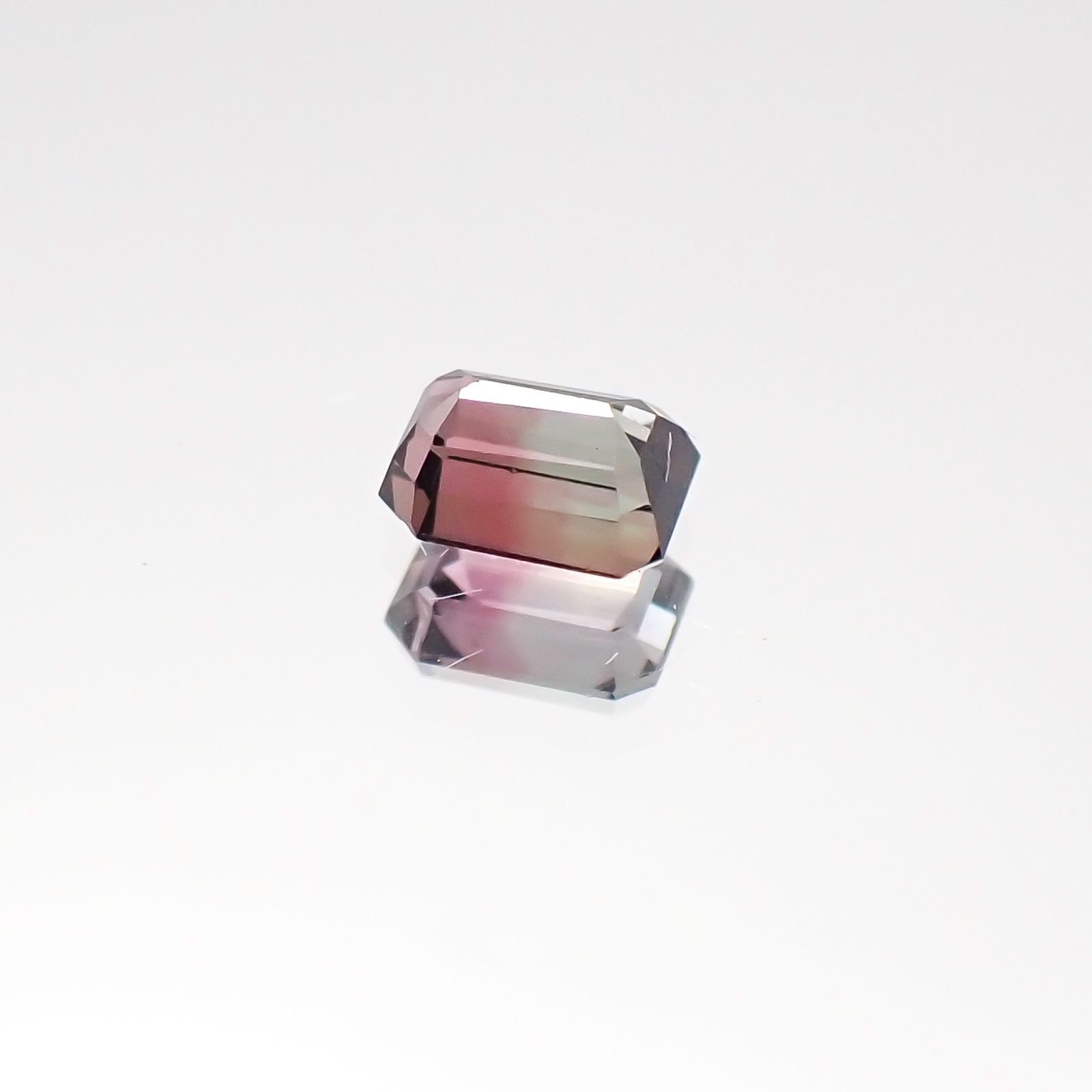 バイカラーサファイア(宝石名バイカラー・サファイア)タンザニア産 0.32ct 識別済[230622378]4x2.9mm前後