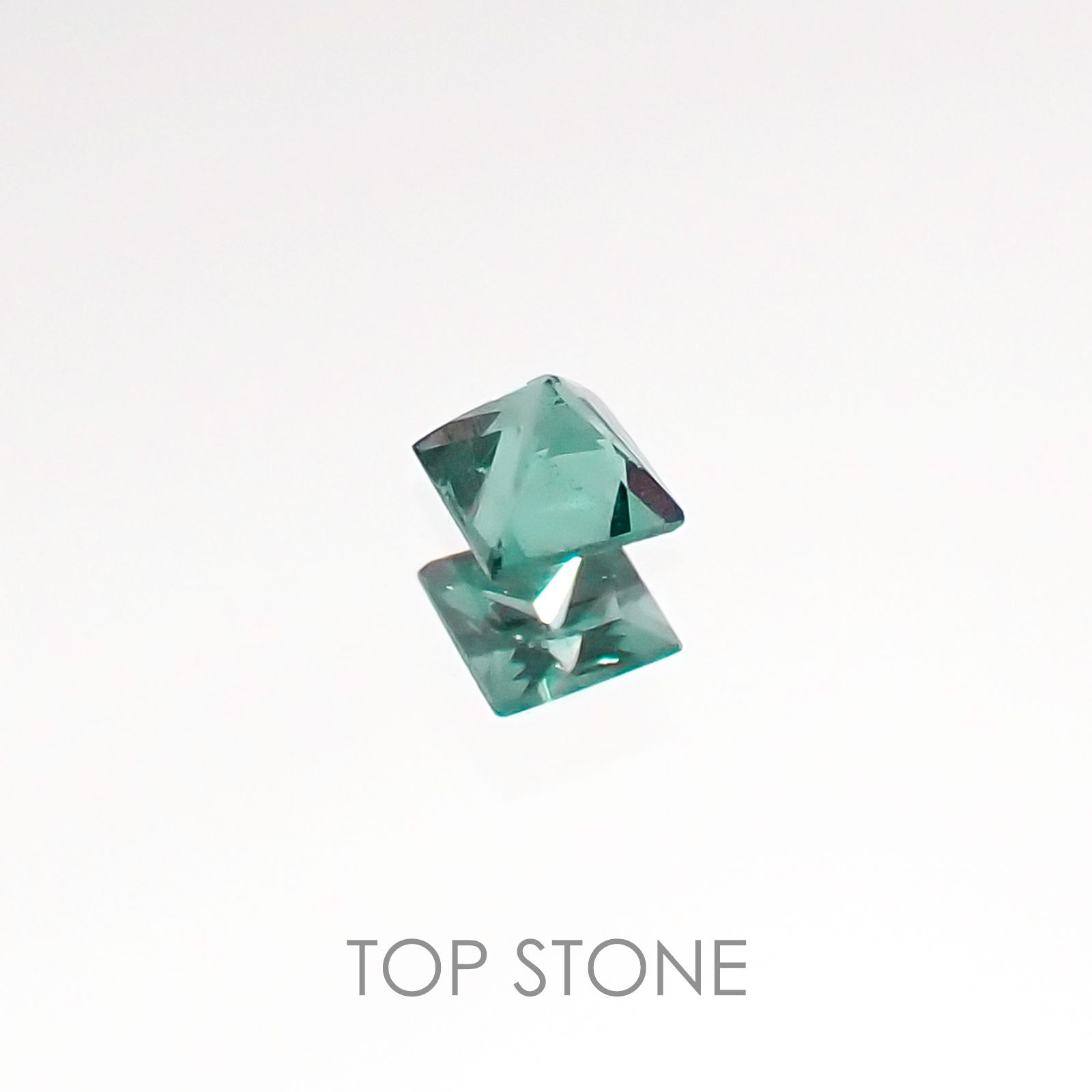 ◇プリンセスカット◇カラーチェンジガーネット(アレキタイプ) マダガスカル・ベキリー産 ルース 0.057ct[20106621]2.1×2.1mm前後