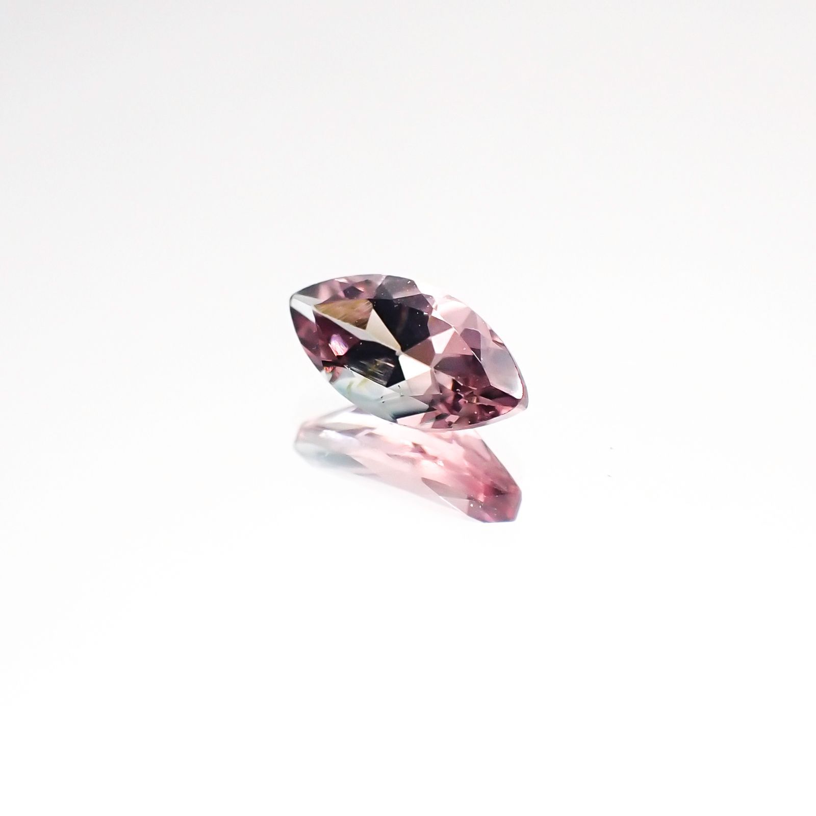 バイカラートルマリン(宝石名バイカラー・トルマリン)ブラジル産 0.67ct 識別済[230622367]8.1x4.1mm前後