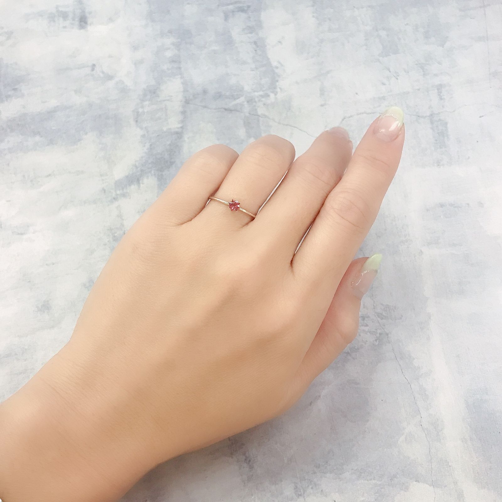 ◇プリンセスカット◇ホットピンクスピネル(宝石名ピンク・スピネル)タンザニア産 0.15ct 識別済[220817536]3x3mm前後