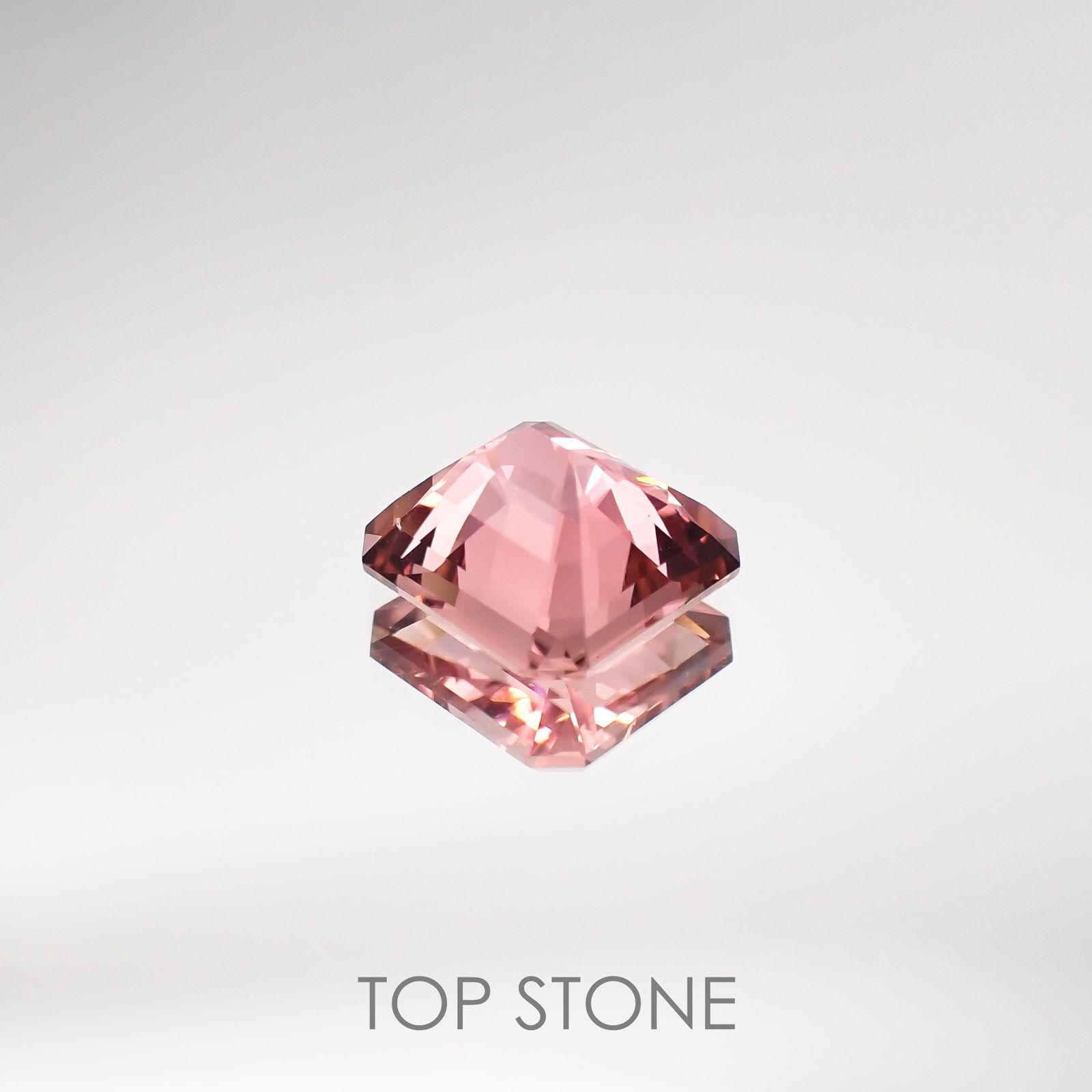 ピンクトルマリン パパラチャカラー(宝石名ピンク・トルマリン) ルワンダ産 1.746ct ソ付(彩珠)[210711637]7.6×7.3mm前後