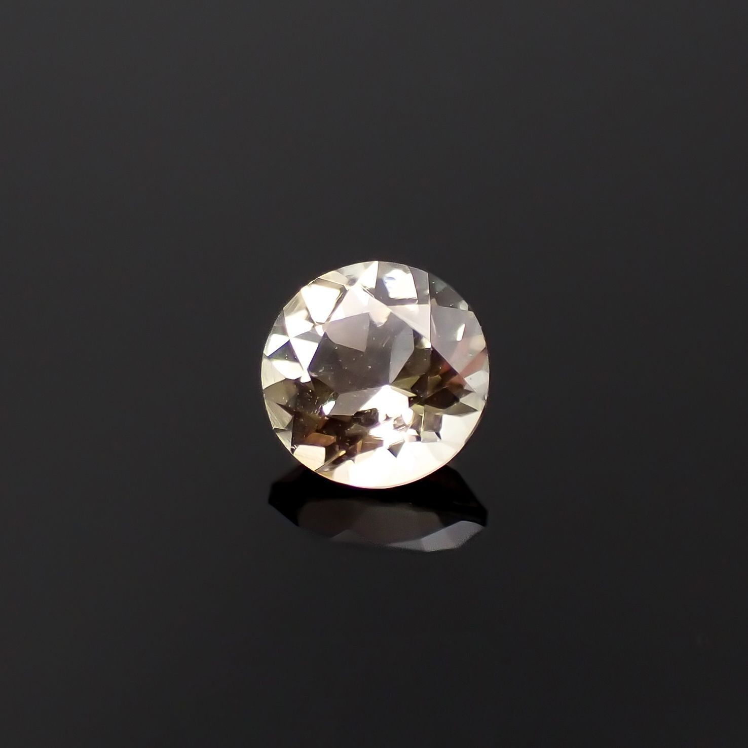 バイカラーオレゴンサンストーン アメリカ・オレゴン州産 0.74ct / 6x6mm前後 [230220678]