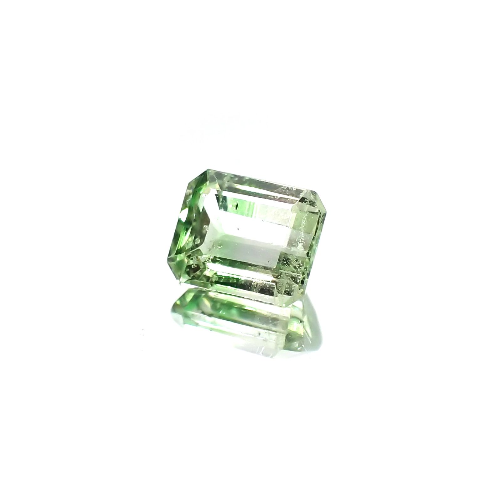 バイカラーツァボライト(宝石名グリーン グロッシュラー・ガーネット) タンザニア産 識別済 0.97ct / 5.9x4.8mm前後 [210711567]