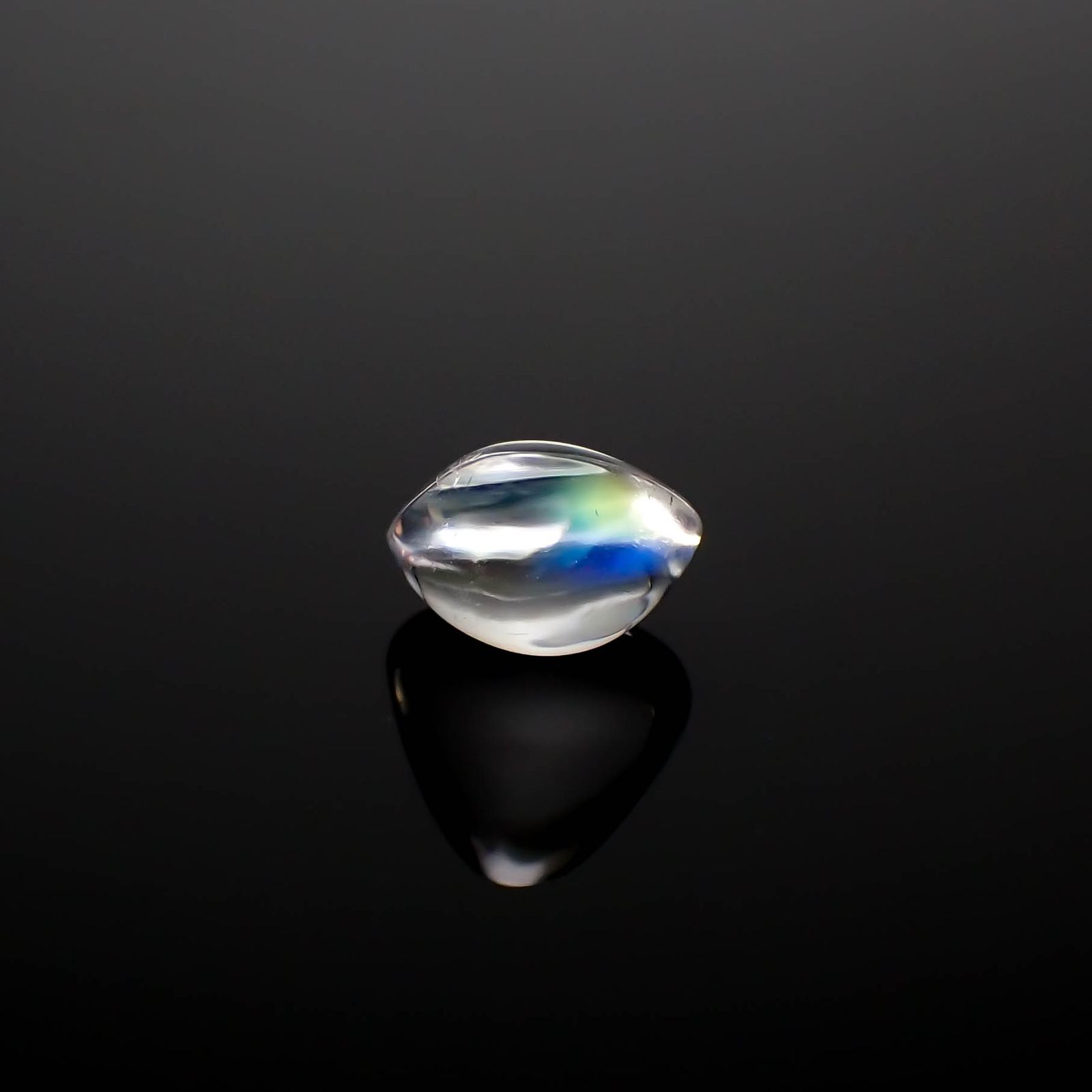◇バフカット◇レインボームーンストーン(宝石名ラブラドライト)マダガスカル産 1.036ct ソ付(彩珠)[240427198]6.8x6.4mm前後