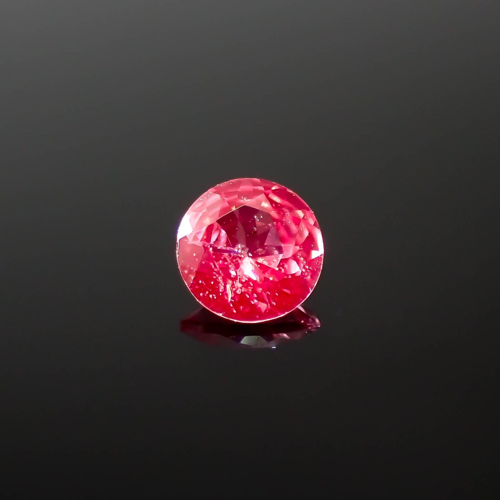 ホットピンクスピネル タンザニア・マヘンゲ産 0.20ct[240327004]3.7x3.7mm前後