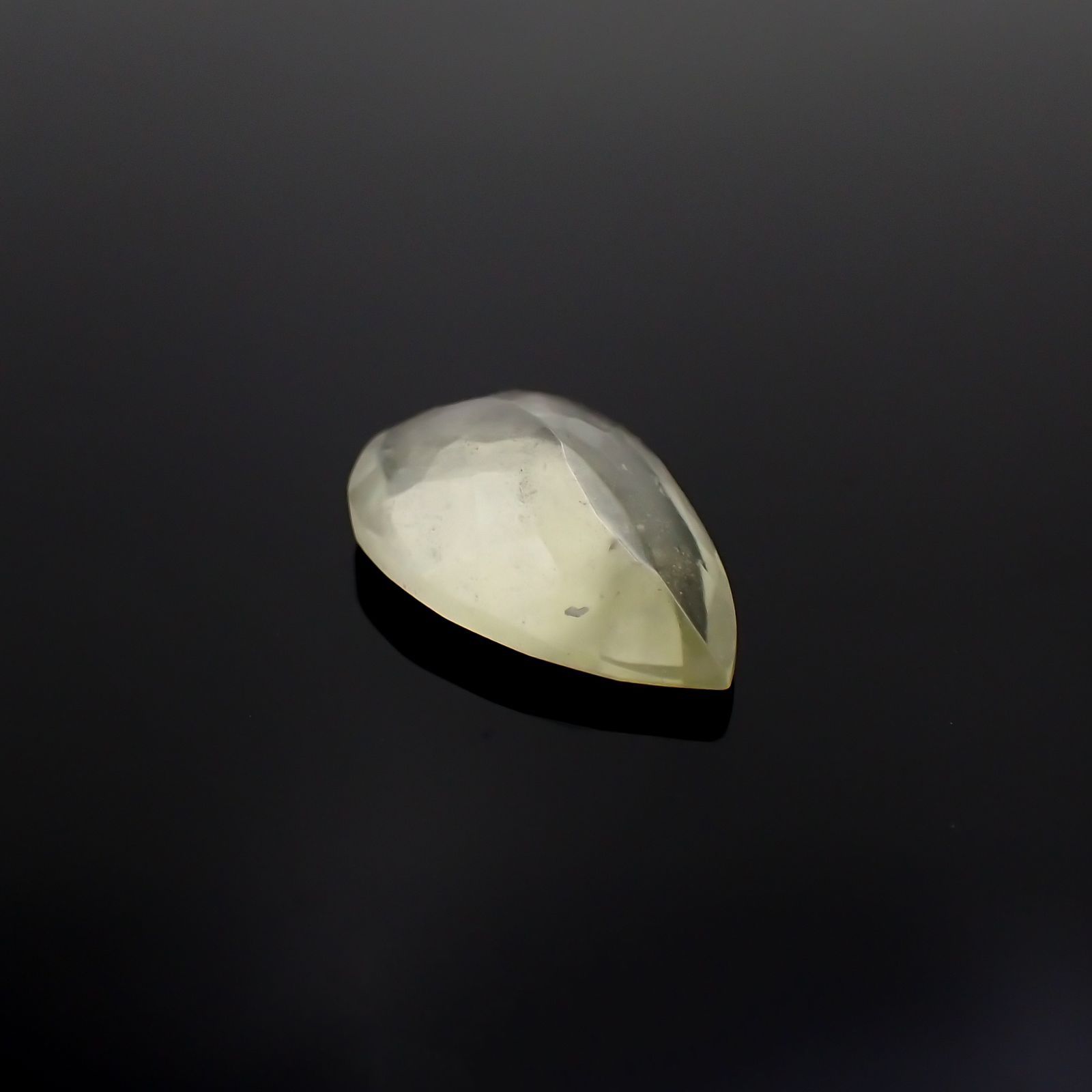 リビアングラス 発見地：エジプト・リビア砂漠 5.12ct[221018200]17.7x11.4mm前後
