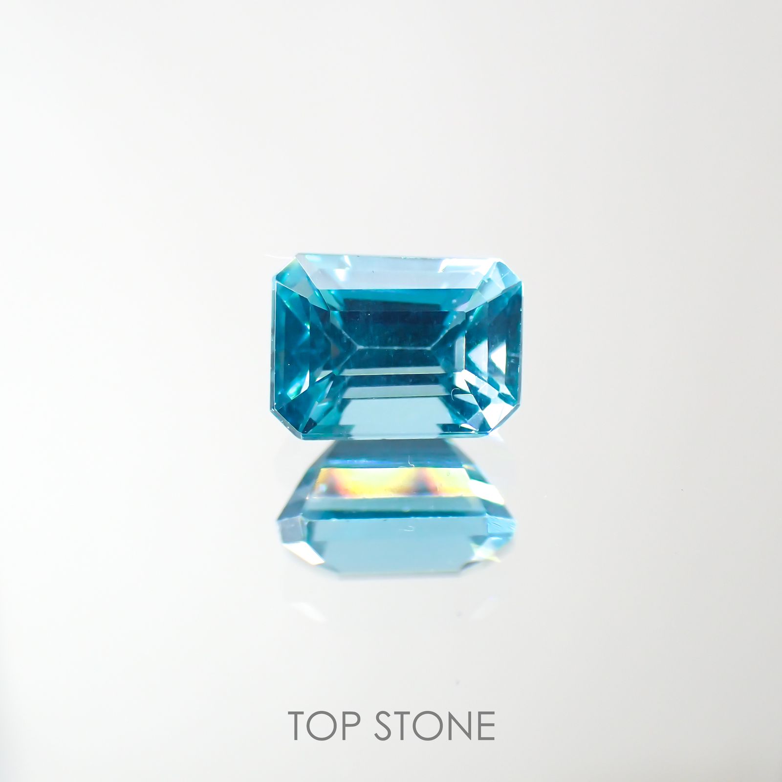 アパタイト(宝石名アパタイト) マダガスカル産 0.63ct 識別済[211013526]5.5×4mm前後