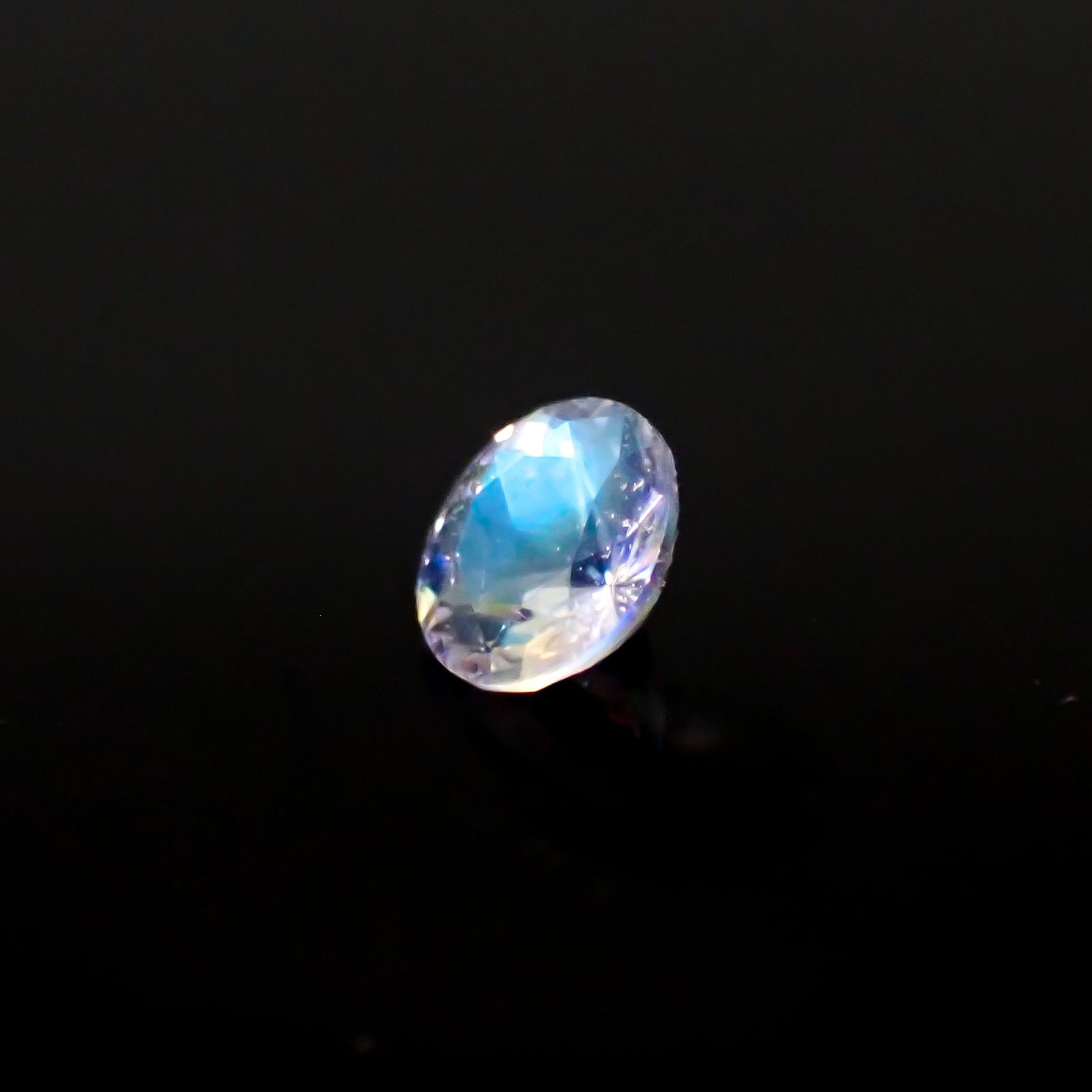 レインボームーンストーン ザンビア産 0.20ct[240828619]4x4mm前後