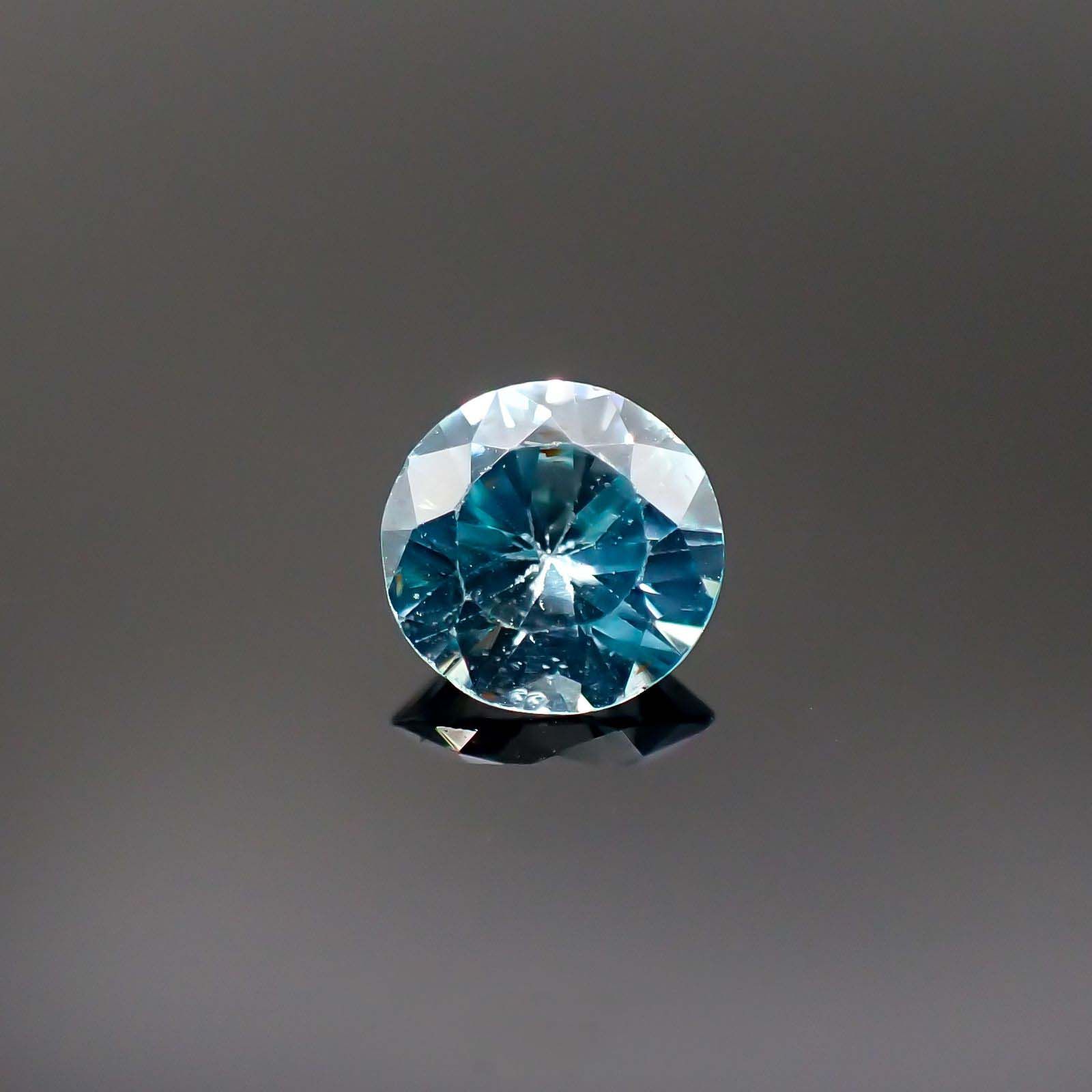 ブルージルコン(宝石名ジルコン)カンボジア産 0.98ct 識別済[220817503]6x5.9mm前後