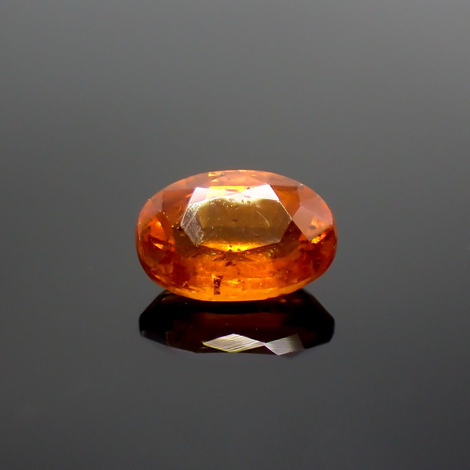 オレンジカイヤナイト(宝石名カイヤナイト) ネパール産 0.63ct 識別済[210310581]6.2×4.2mm前後