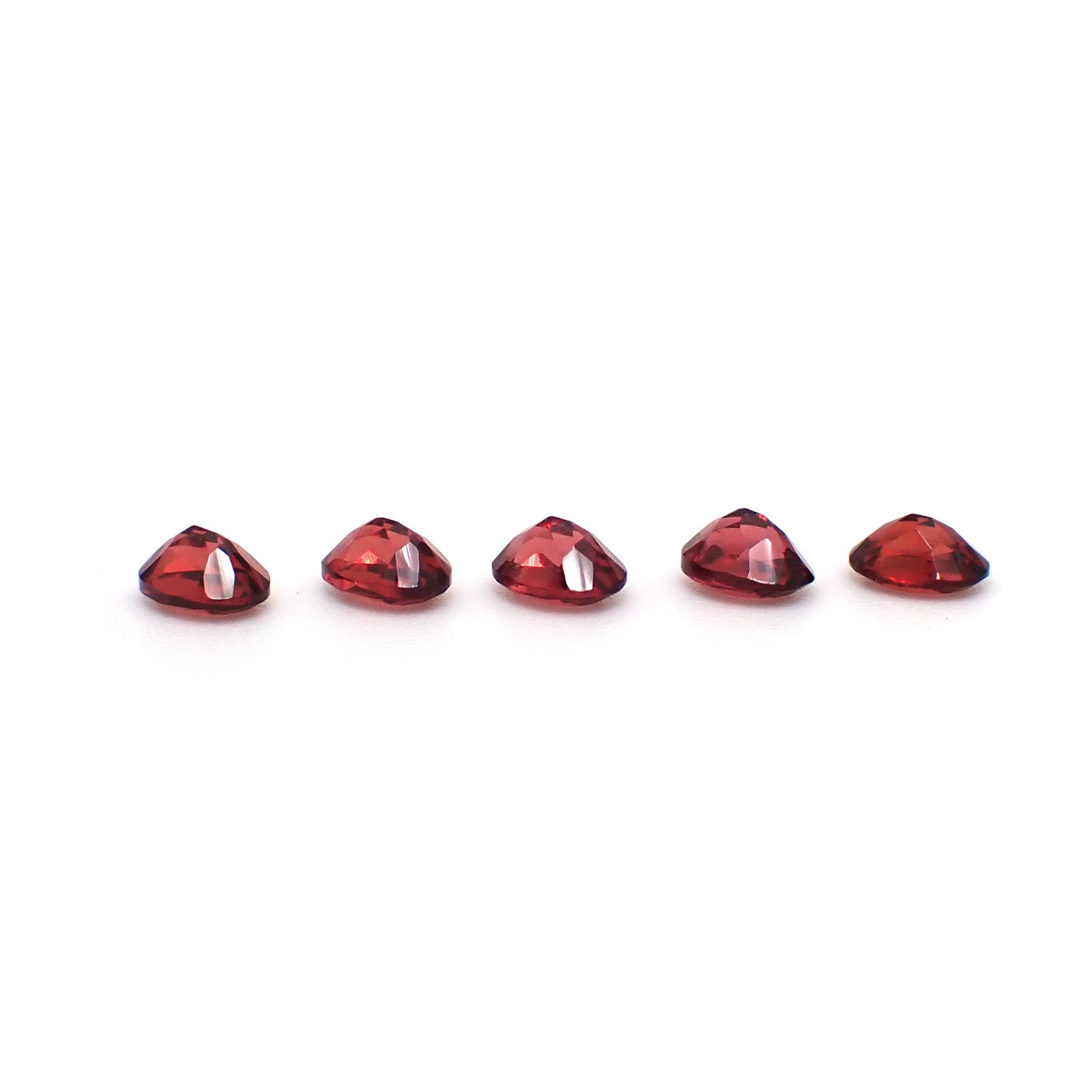 ◇ランダムセレクト◇パイロープアルマンディンガーネット モザンビーク産 約0.21ct / 4x3mm前後 [260532208-PAC]