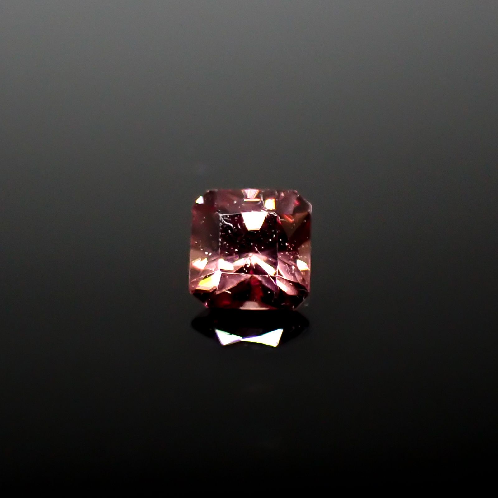 ピンクジルコン スリランカ/カンボジア産 0.27ct[240627917]3.3x3.2mm前後