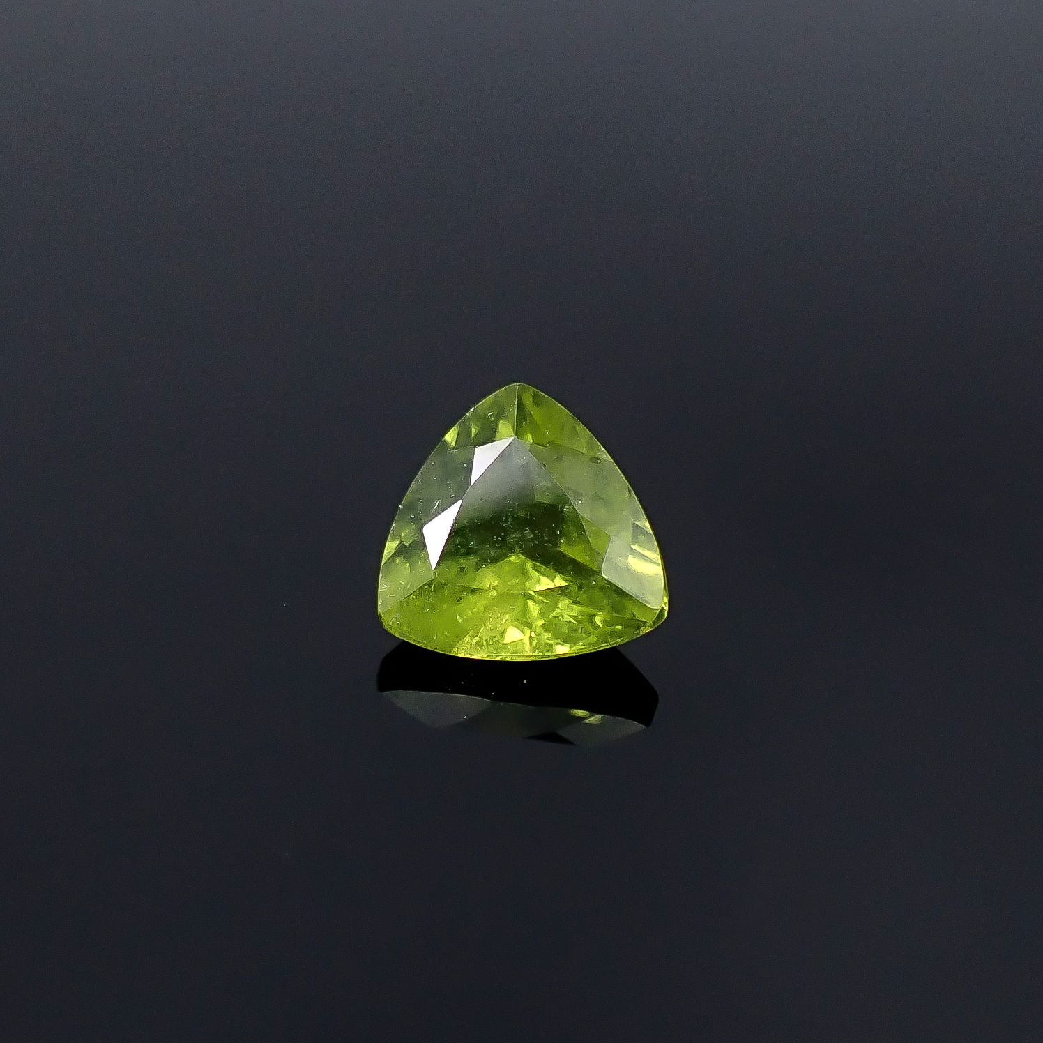 ベスビアナイト(アイドクレース) ケニア産 1.04ct / 6.5x6.7mm前後 [251231373]