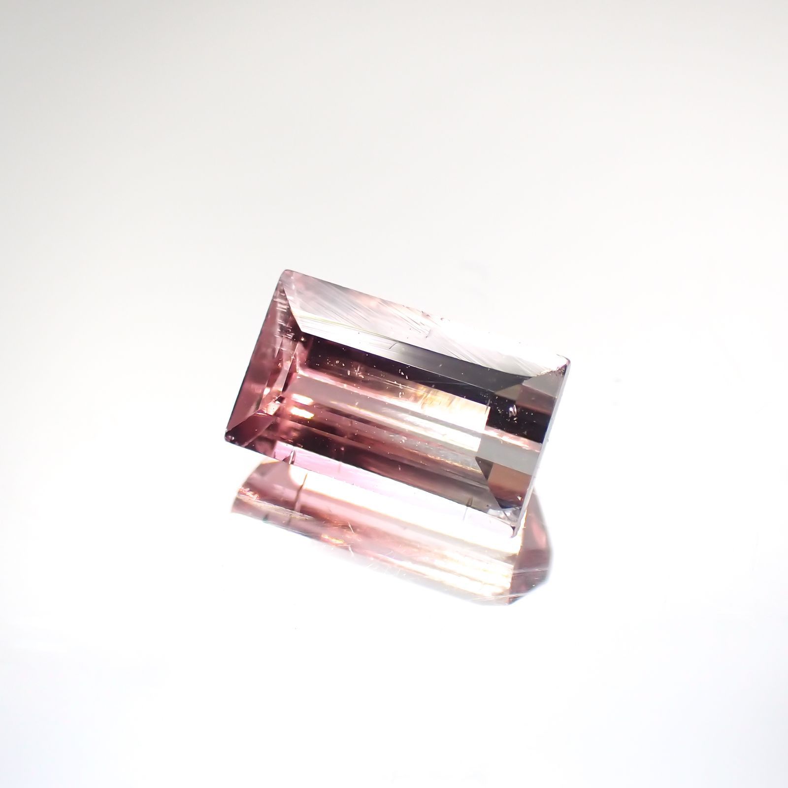 バイカラートルマリン(宝石名バイカラー・トルマリン)ブラジル産 1.241ct ソ付(彩珠)[230622373]7.8x4.6mm前後