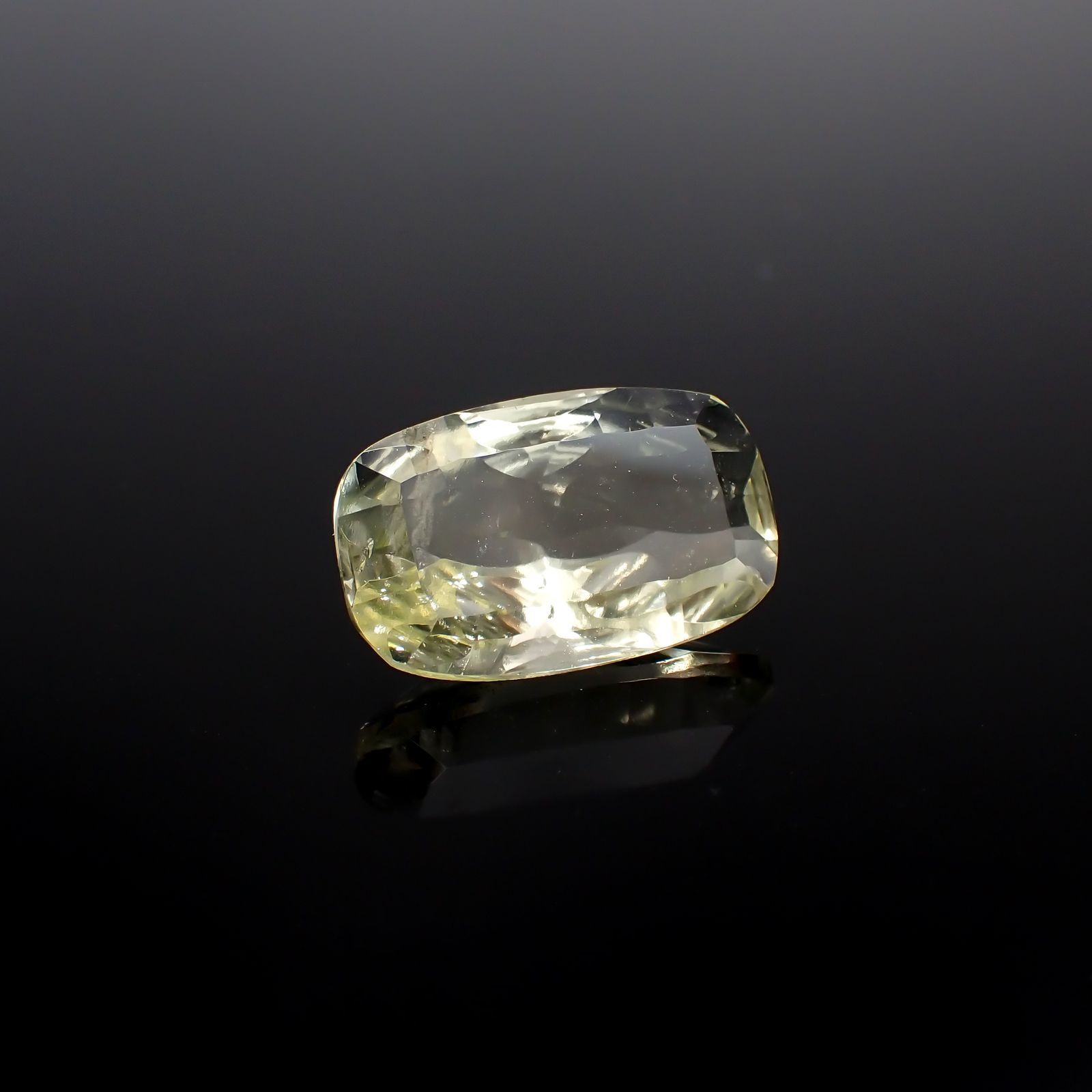 リビアングラス 発見地：エジプト・リビア砂漠 6.51ct[221018194]17x10.6mm前後