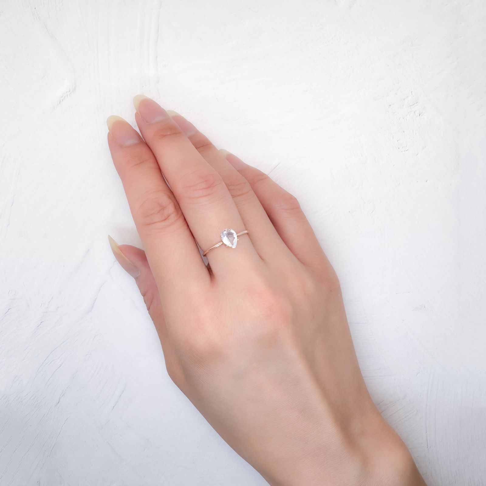 レインボームーンストーン タンザニア産 0.57ct [250730921]7x5.1mm前後