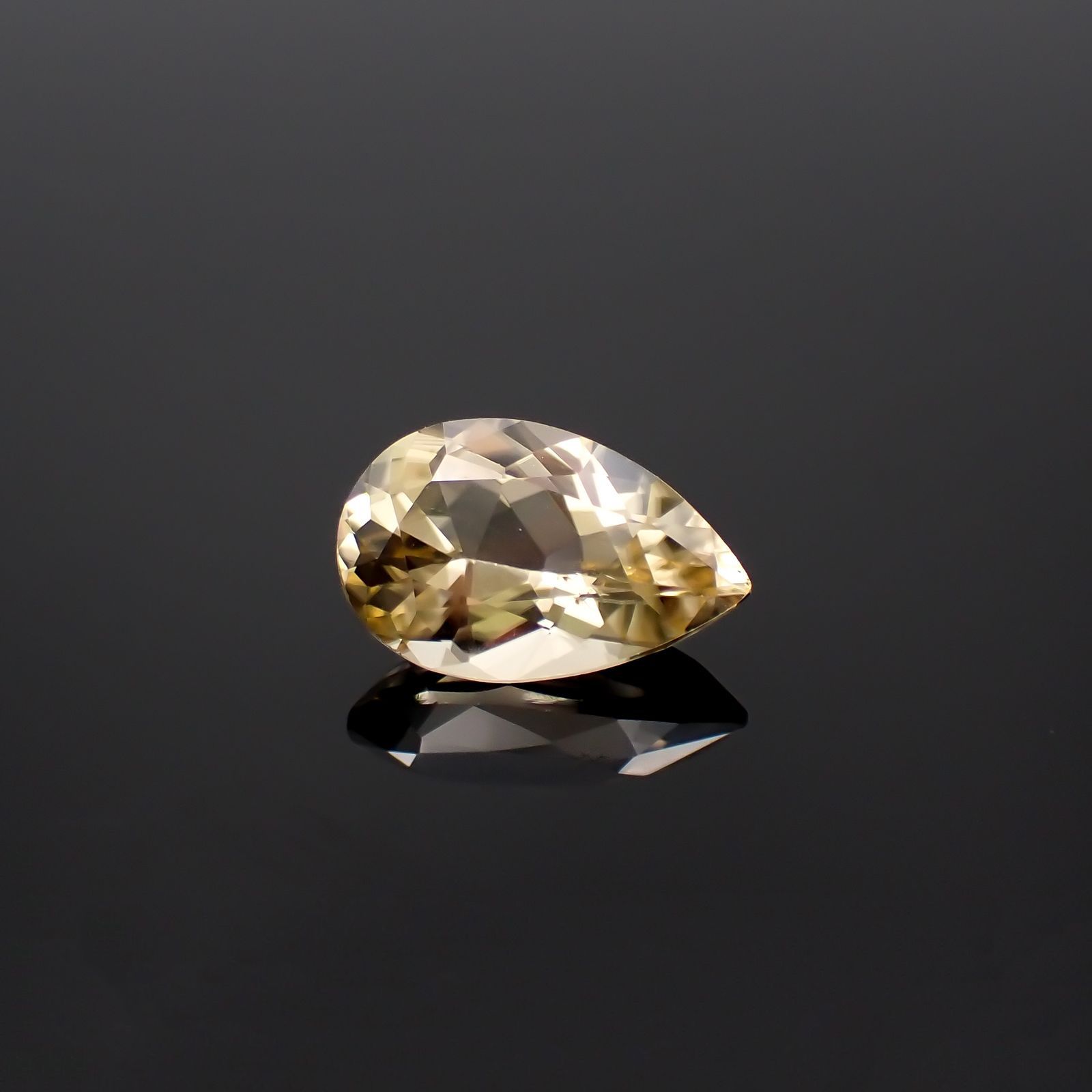 シンハライト(宝石名シンハライト)スリランカ産 3.87ct 識別済[221219702]12.8x8.2mm前後