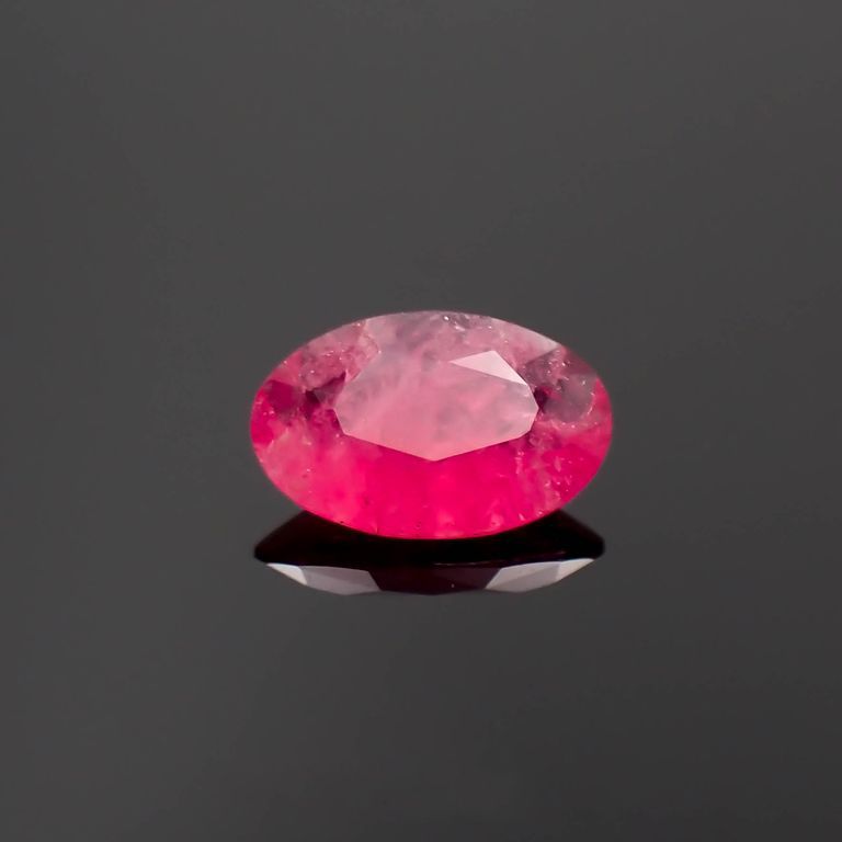 ツグツパイト テネブレッセンス(宝石名タグトゥパイト)グリーンランド産 0.190ct ソ付(彩珠)[221119078]5.4x3.5mm前後