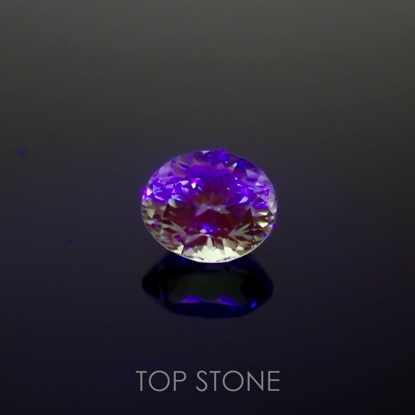 ミントガーネット(宝石名グリーン グロッシュラー・ガーネット)タンザニア産 0.61ct 識別済[221018625]5.2x4.3mm前後