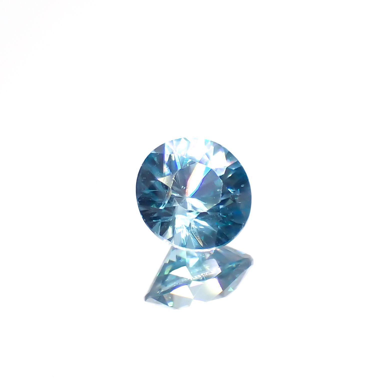 ブルージルコン カンボジア産 0.68ct[230220513]5x4.9mm前後