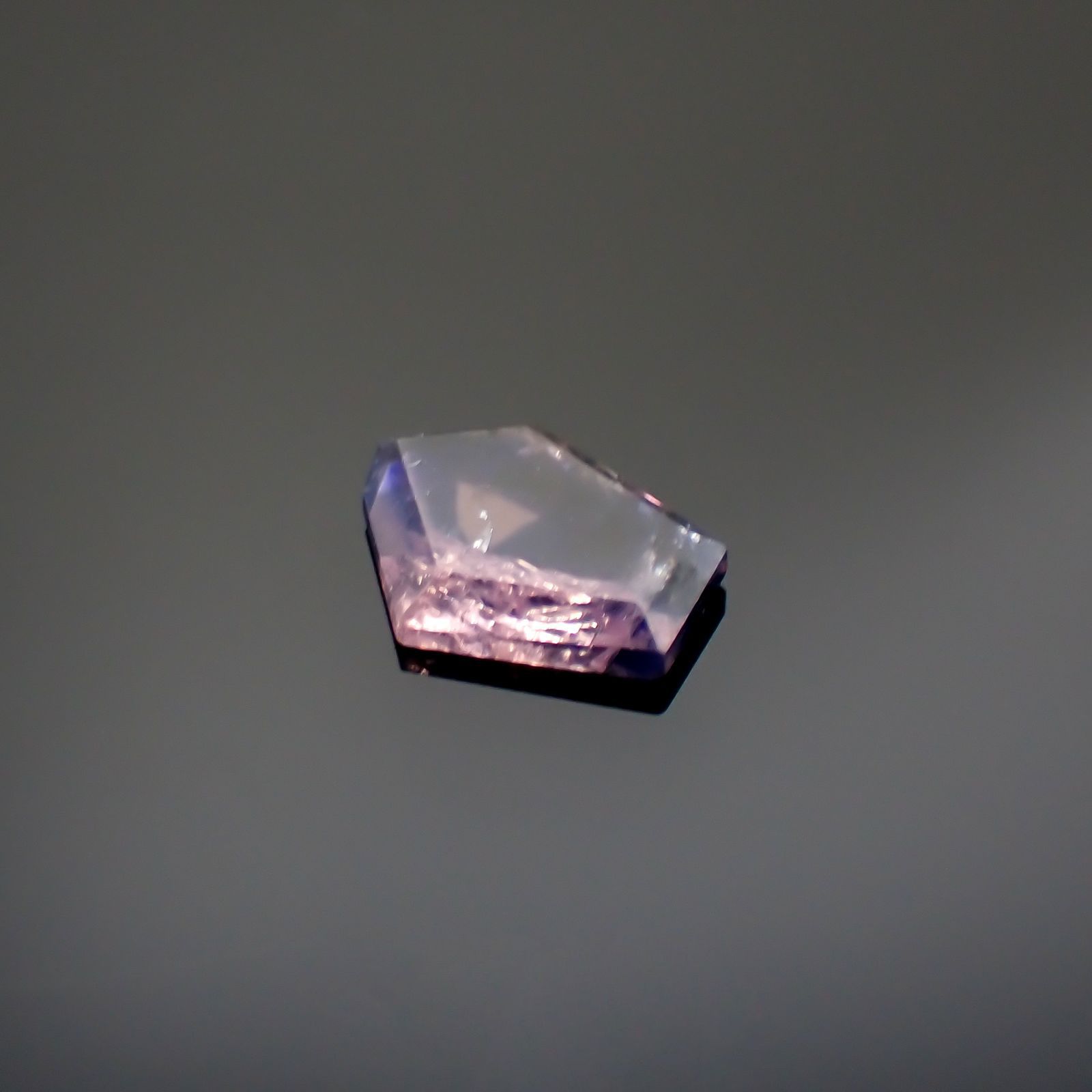 ◇カスタムカット◇ウィンザーサファイア(宝石名サファイア)タンザニア・ウィンザー産 1.00ct 識別済[220515944]8.1x6.4mm前後