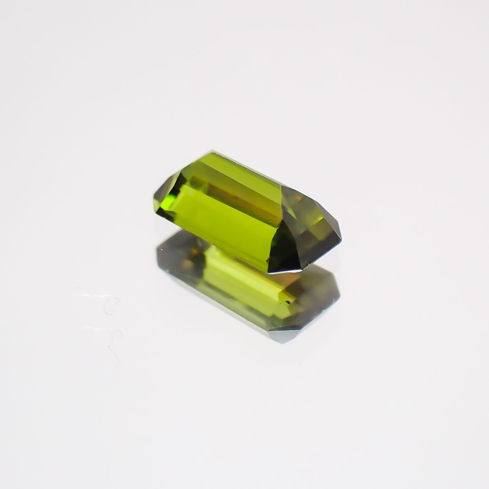 スフェーン(宝石名スフェーン) パキスタン産 0.26ct 識別済[21059443]5.2×2.8mm前後
