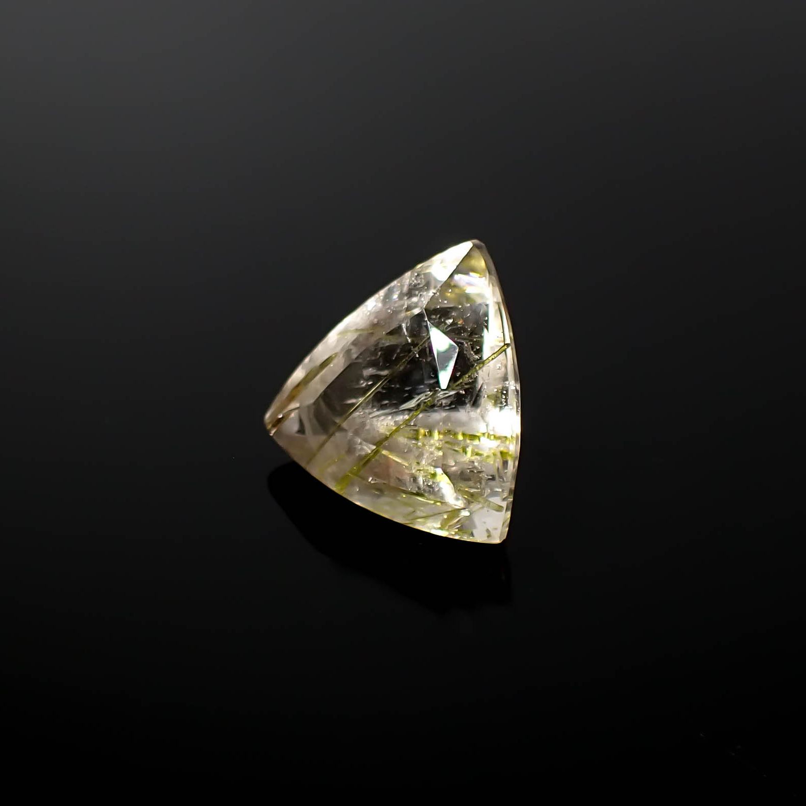エピドートインクォーツ ブラジル産 12.5ct[240728465]17.3x16.3mm前後