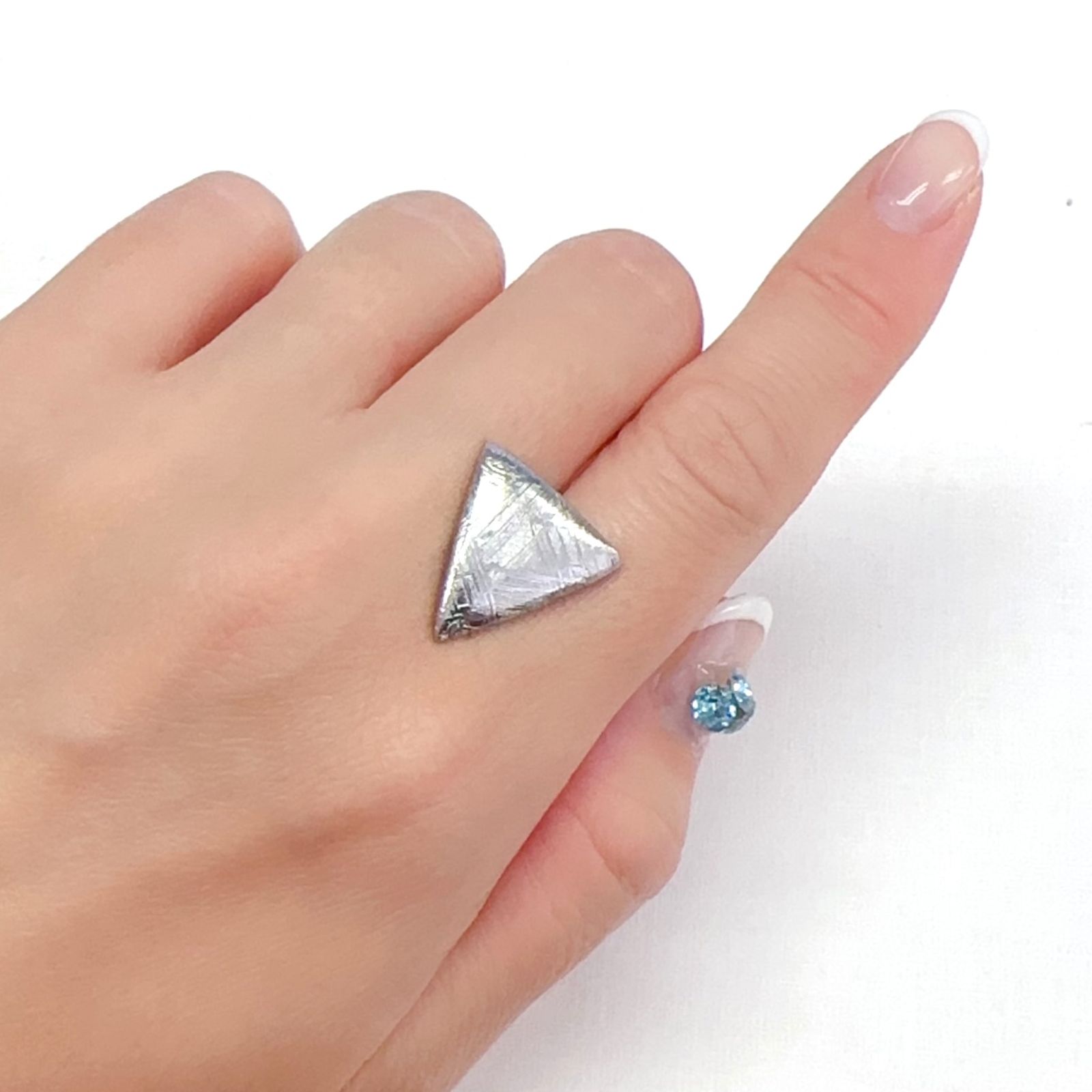 ムオニナルスタ隕石 発見地:スウェーデン 16.69ct[240125798]17.8x16.8mm前後