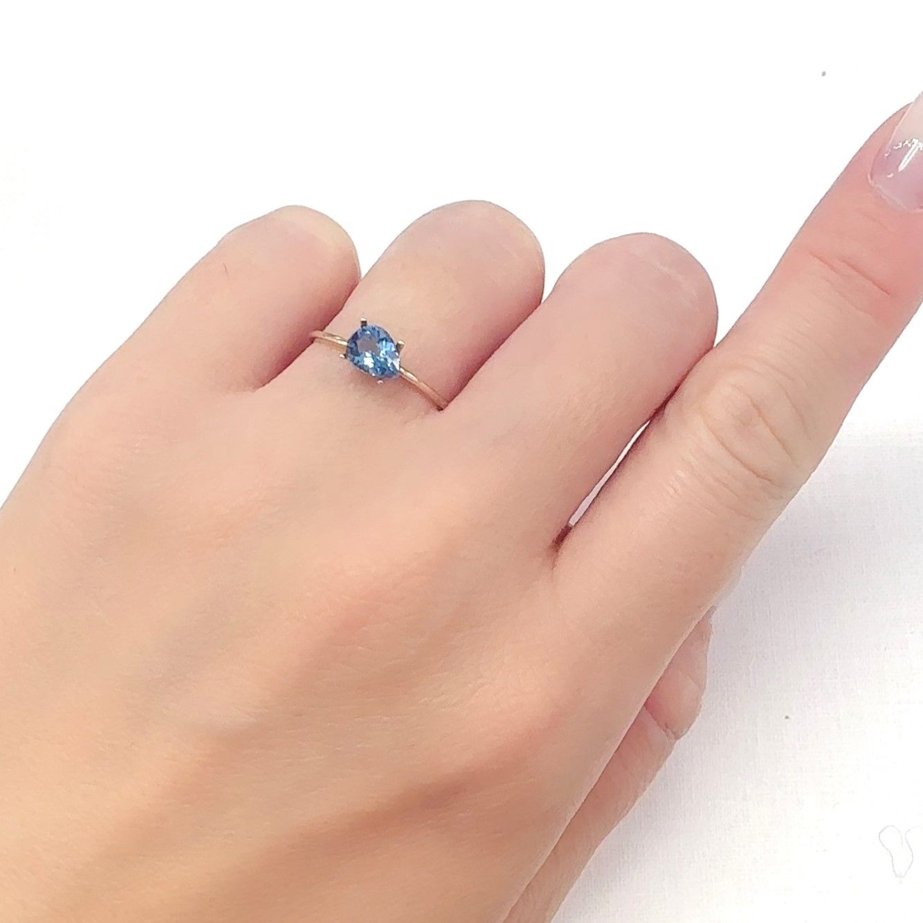 タトゥーアクアマリン ブラジル・ミナスジェライス州タトゥー鉱山産 0.46ct[240627945]6.5x4.9mm前後