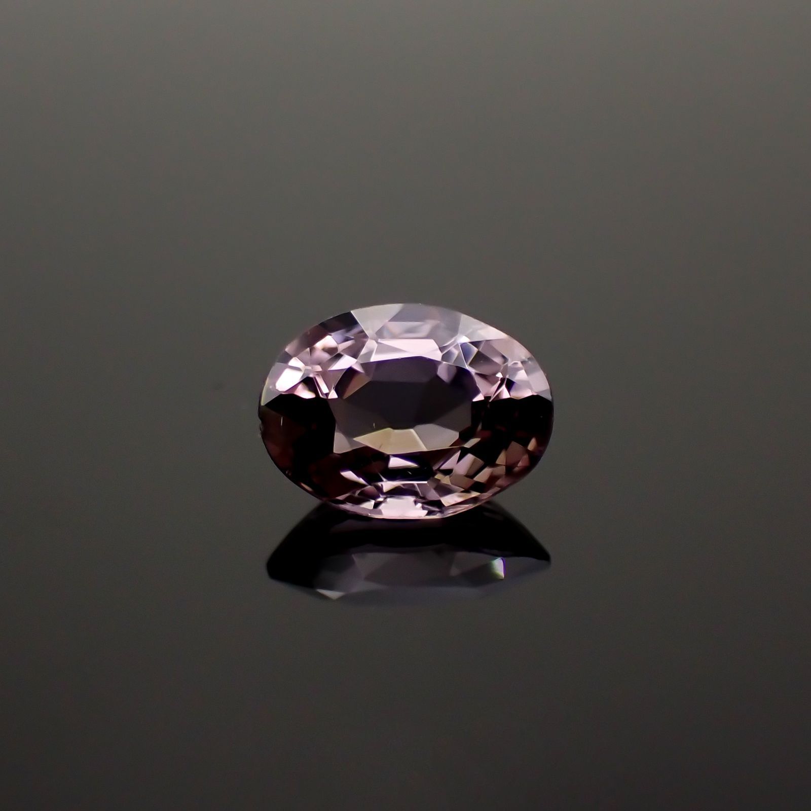 バイオレットスピネル(宝石名スピネル)ビルマ産 0.92ct 識別済[221018394]7x5.2mm前後