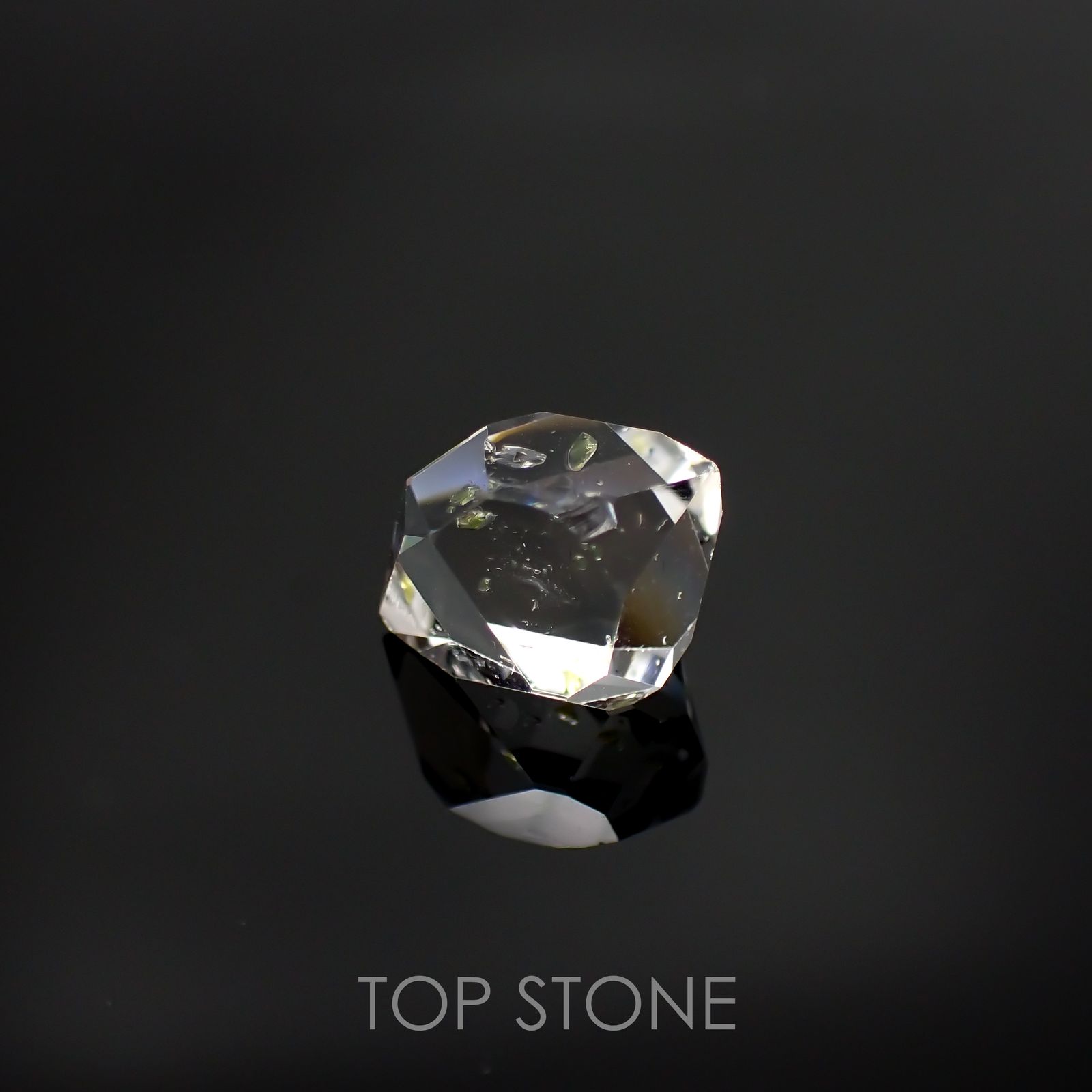 オイルインクォーツ パキスタン産 ルース 4.84ct[210811433]12.9×10mm前後