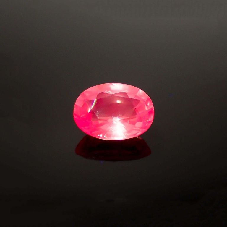 長波365(ライト)の照射で蛍光