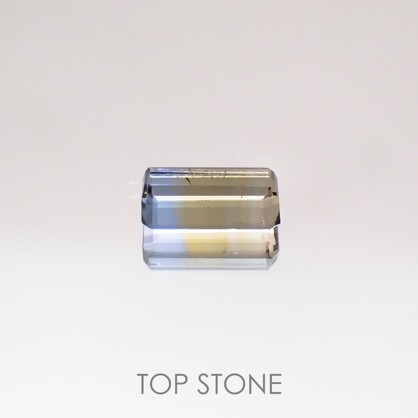 バイカラータンザナイト(ゾイサイト)非加熱 タンザニア産 ルース 0.5ct[210610949]5.9×3.1mm前後
