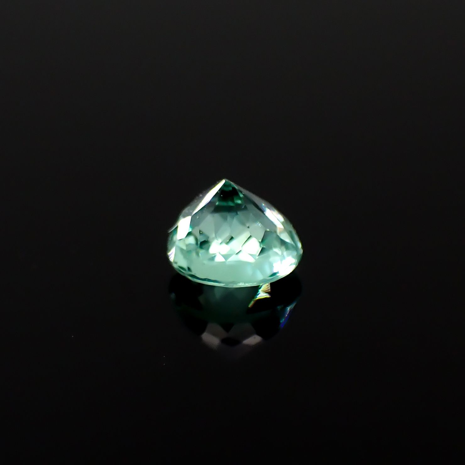パライバトルマリン(宝石名トルマリン/別名パライバ・トルマリン)ブラジル・パライバ州バターリャ鉱山産 0.293ct ソ付(宝貴協)[240928758]3.97x3.95mm前後