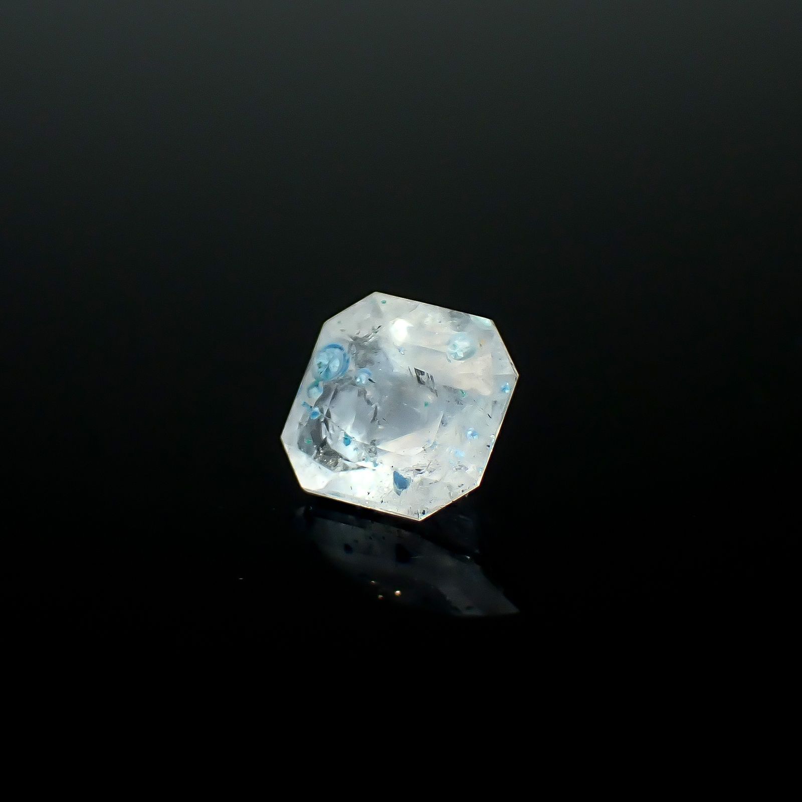 パライバクォーツ ブラジル産 1.62ct / 7.7x7.2mm前後 [260632500]