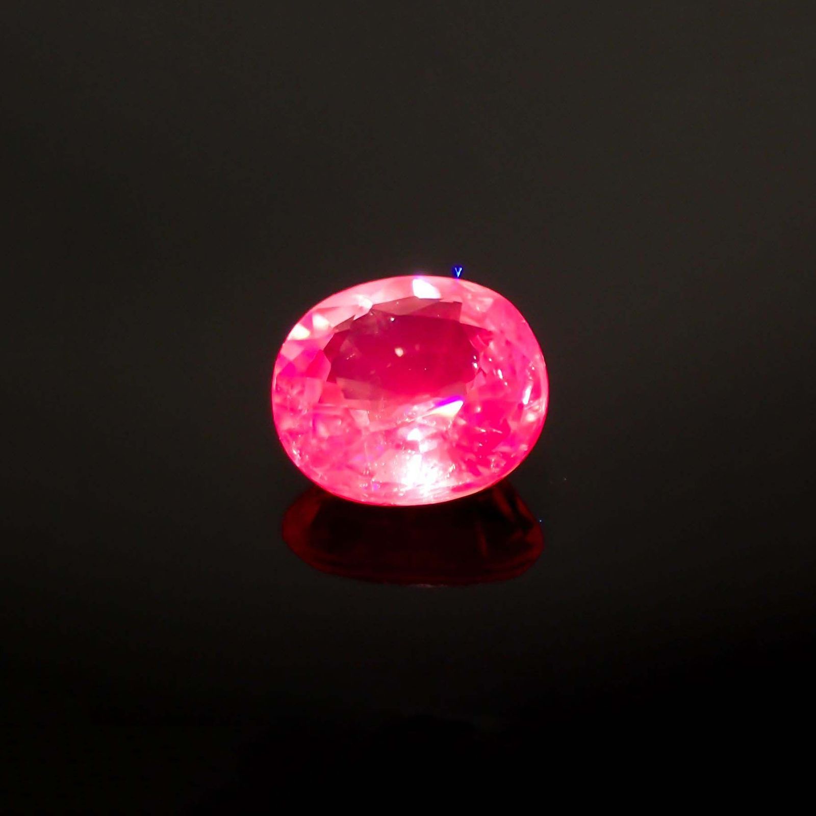 ピンクスピネル(宝石名ピンク・スピネル)タンザニア産 識別済 1.19ct / 6.8x6.4mm前後 [260222568]