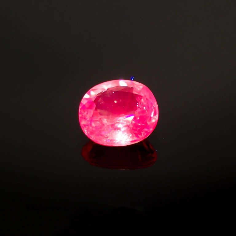 長波365(ライト)の照射で蛍光