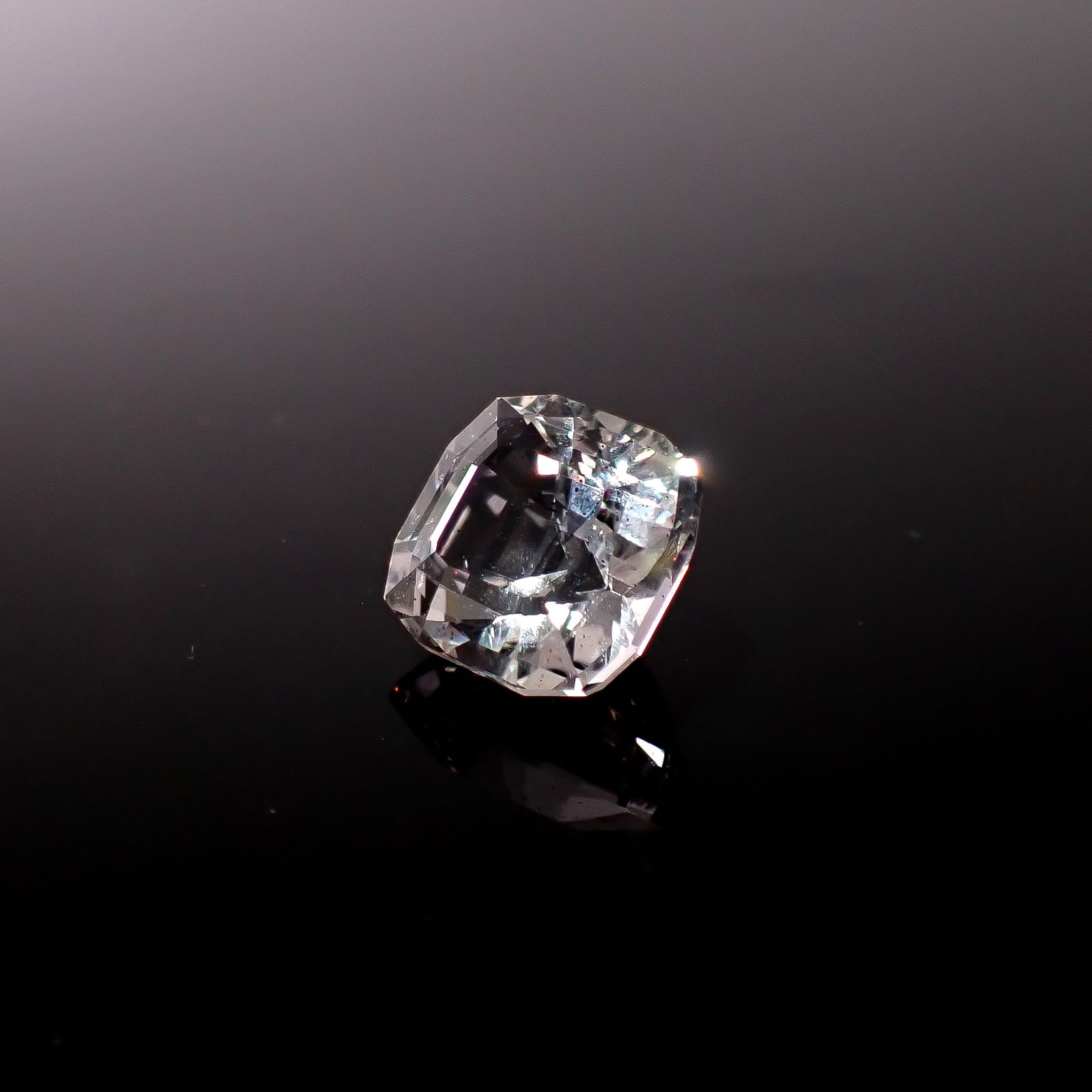 ティンカーベルクォーツ ブラジル産 4.79ct / 10.2x9.8mm前後 [260131525]